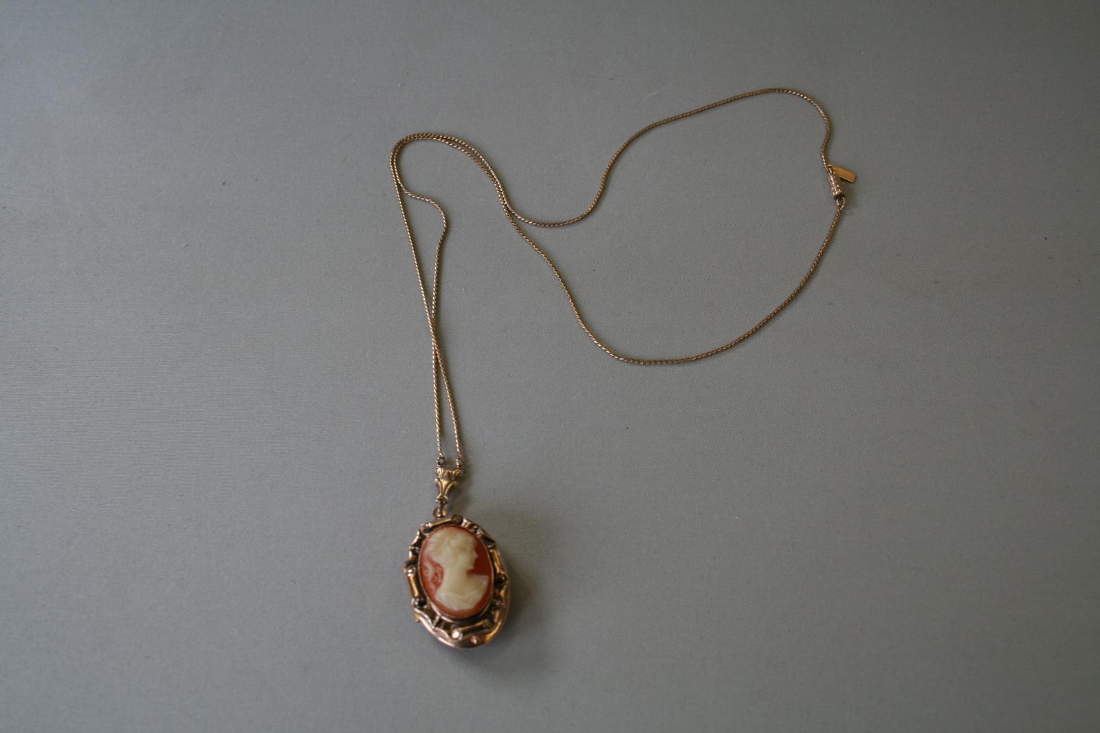A Cameo Locket with Long Chain (1 of 4) A Cameo Locket with Long Chain (1 of 4)
