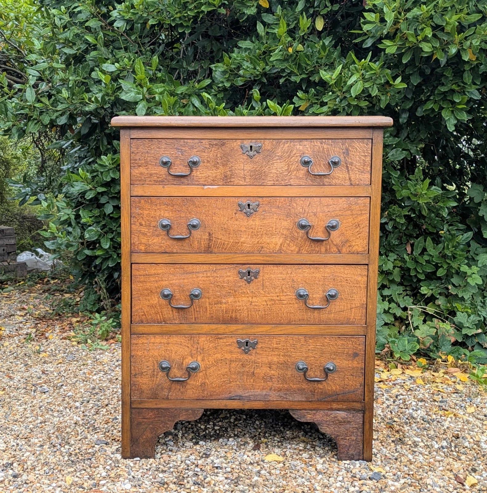 Neat Oak Bachelors Chest of Drawers (1 of 7) Neat Oak Bachelors Chest of Drawers (1 of 7)