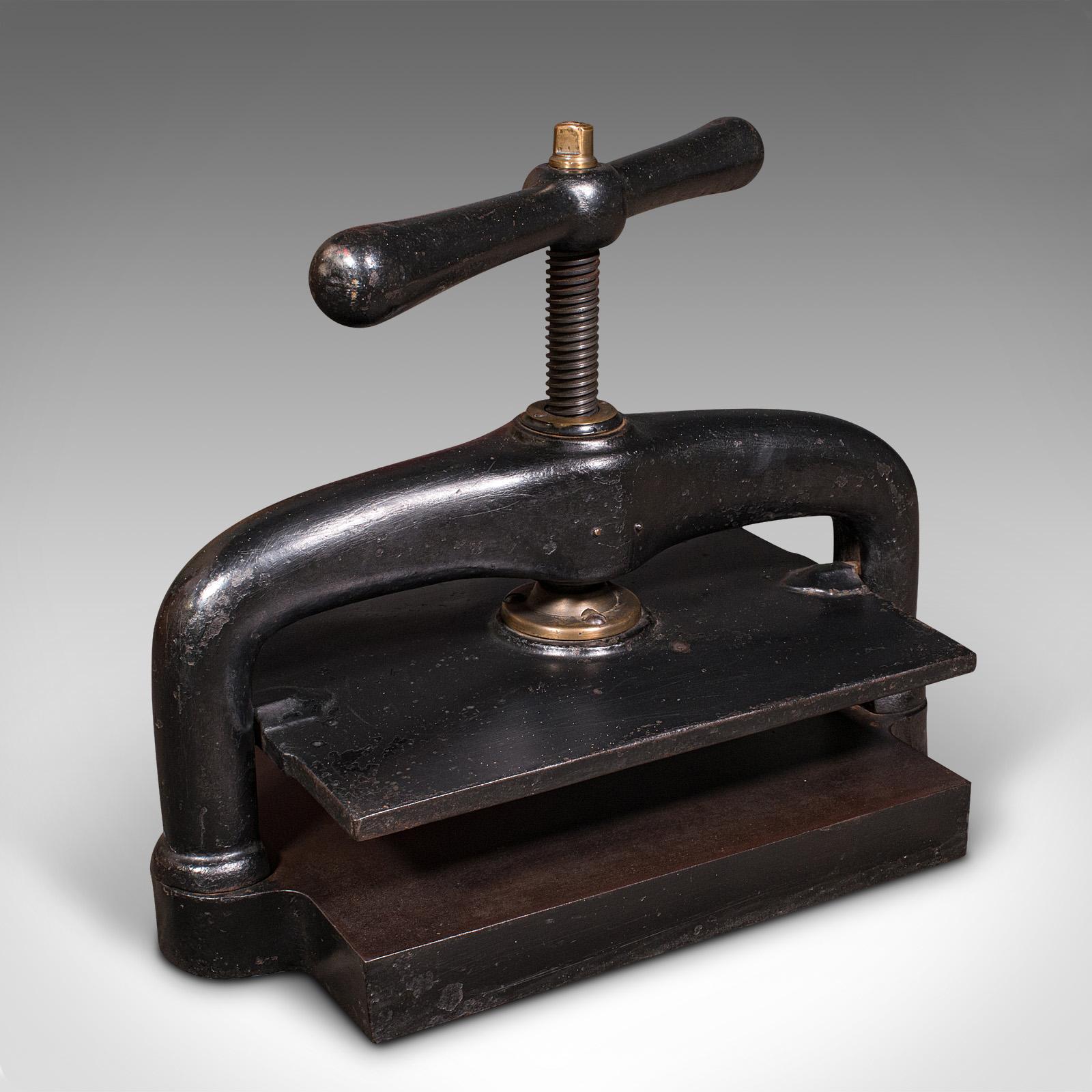 Antique Tabletop Flower Press, English, Cast Iron, Rotary, Book - Victorian c.1850 (1 of 10) Antique Tabletop Flower Press, English, Cast Iron, Rotary, Book - Victorian c.1850 (1 of 10)