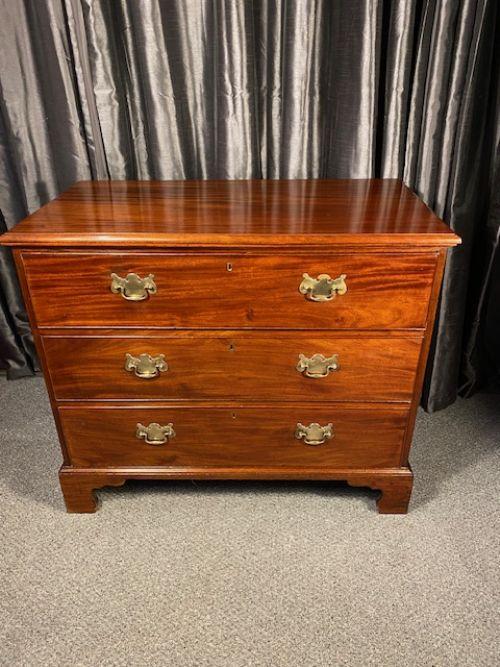 Mahogany Chest of Drawers (1 of 6)