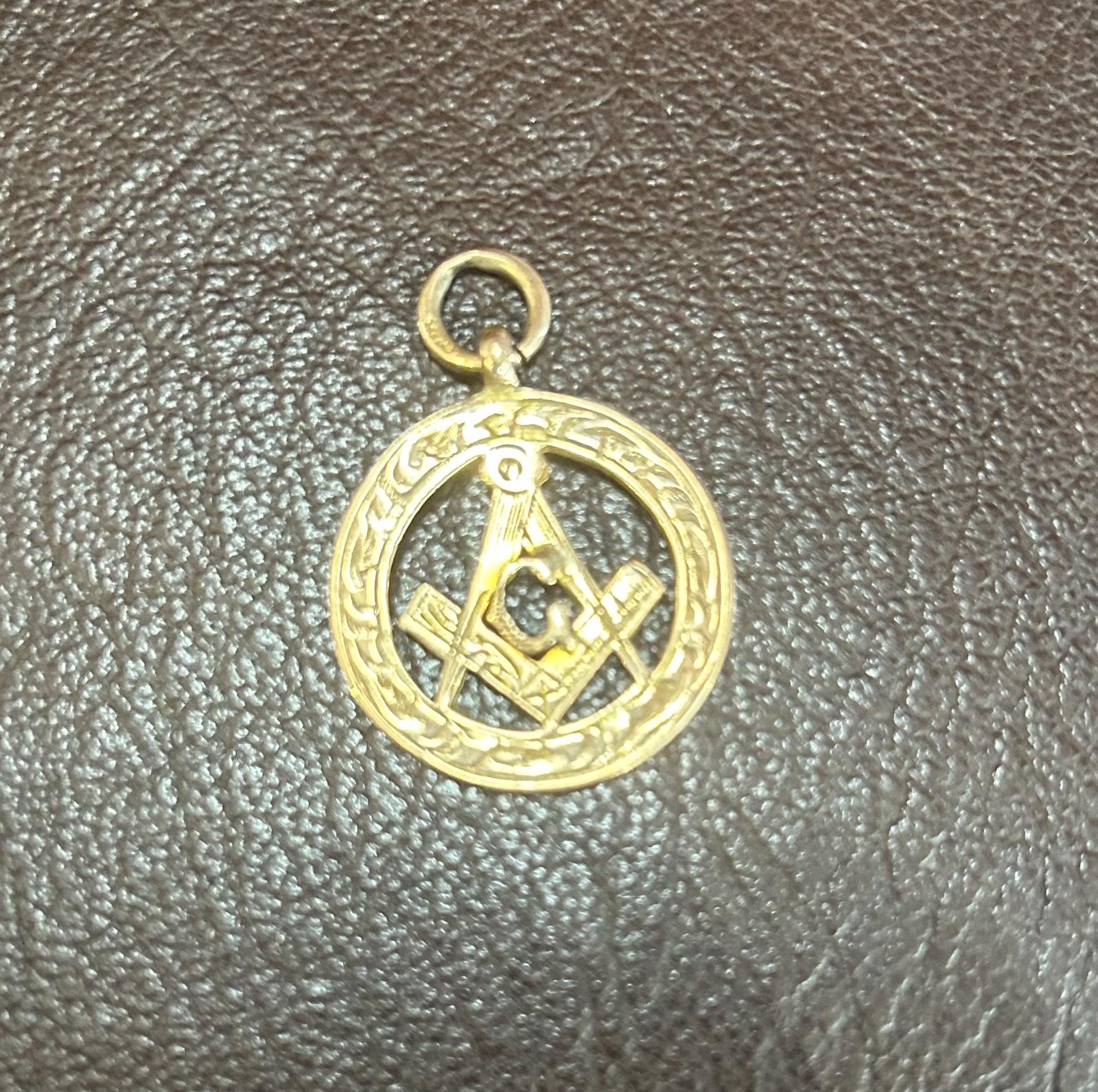 9ct Gold Grand Master Masonic Medallion (1 of 2) 9ct Gold Grand Master Masonic Medallion (1 of 2)
