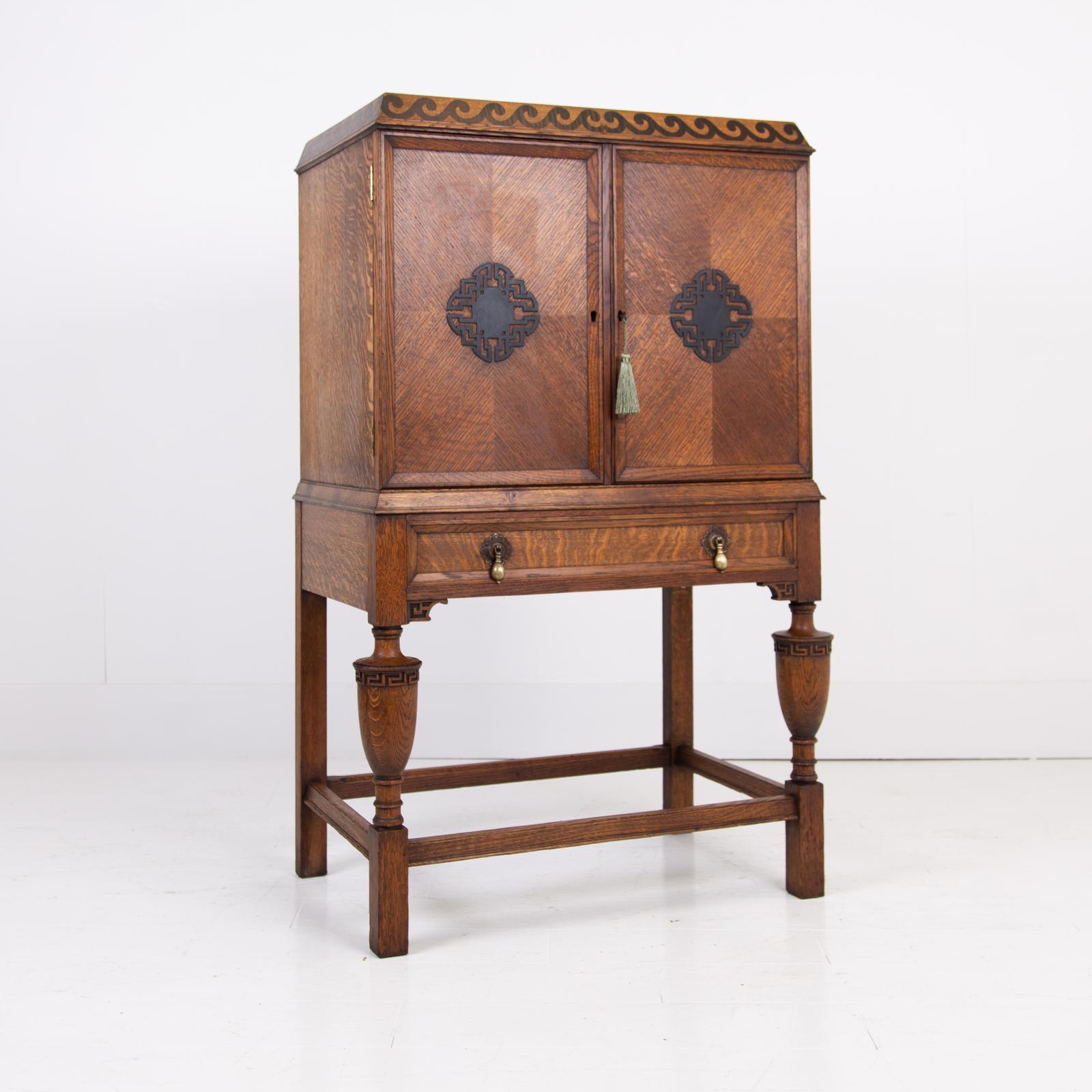 Attractive Quality Oak Drinks Cabinet by Inglesants c.1920 (1 of 17)