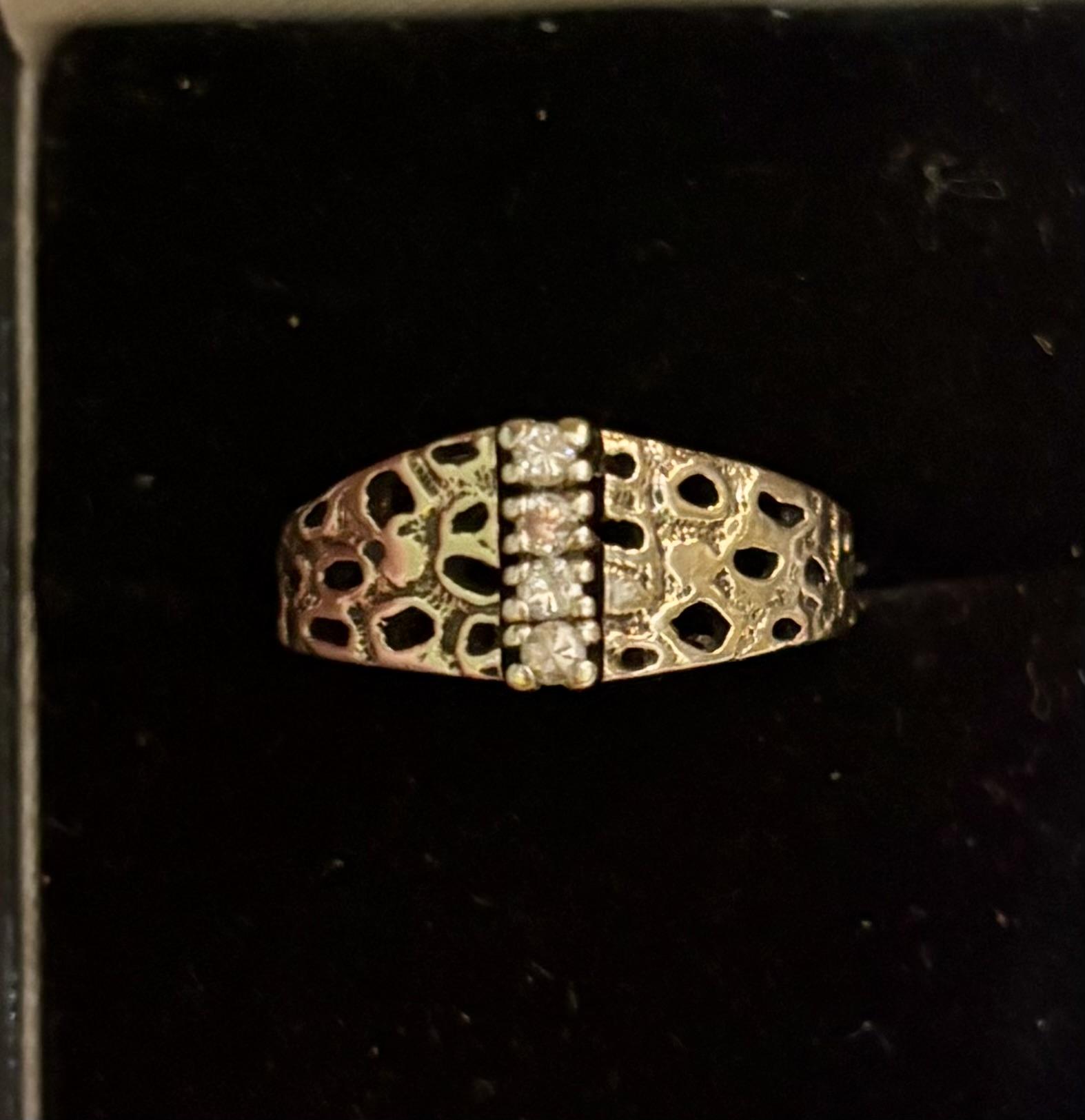 Modernist Gold and Diamond Ring (1 of 8) Modernist Gold and Diamond Ring (1 of 8)