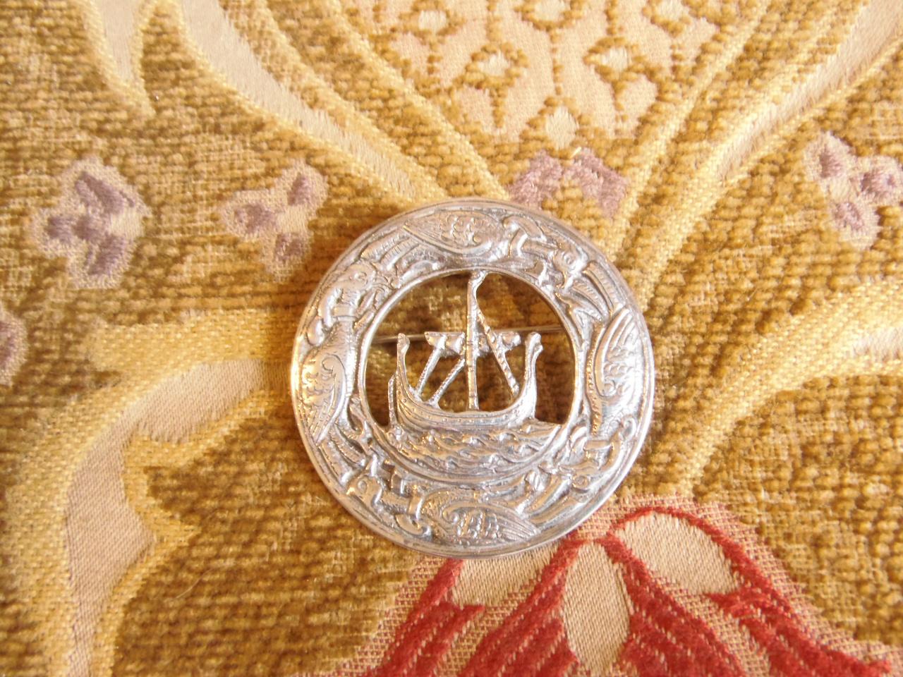 Iona Silver Celtic Brooch (1 of 7) Iona Silver Celtic Brooch (1 of 7)