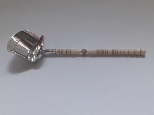 Handsome Georgian Silver Tea Caddy Shovel (1 of 5)