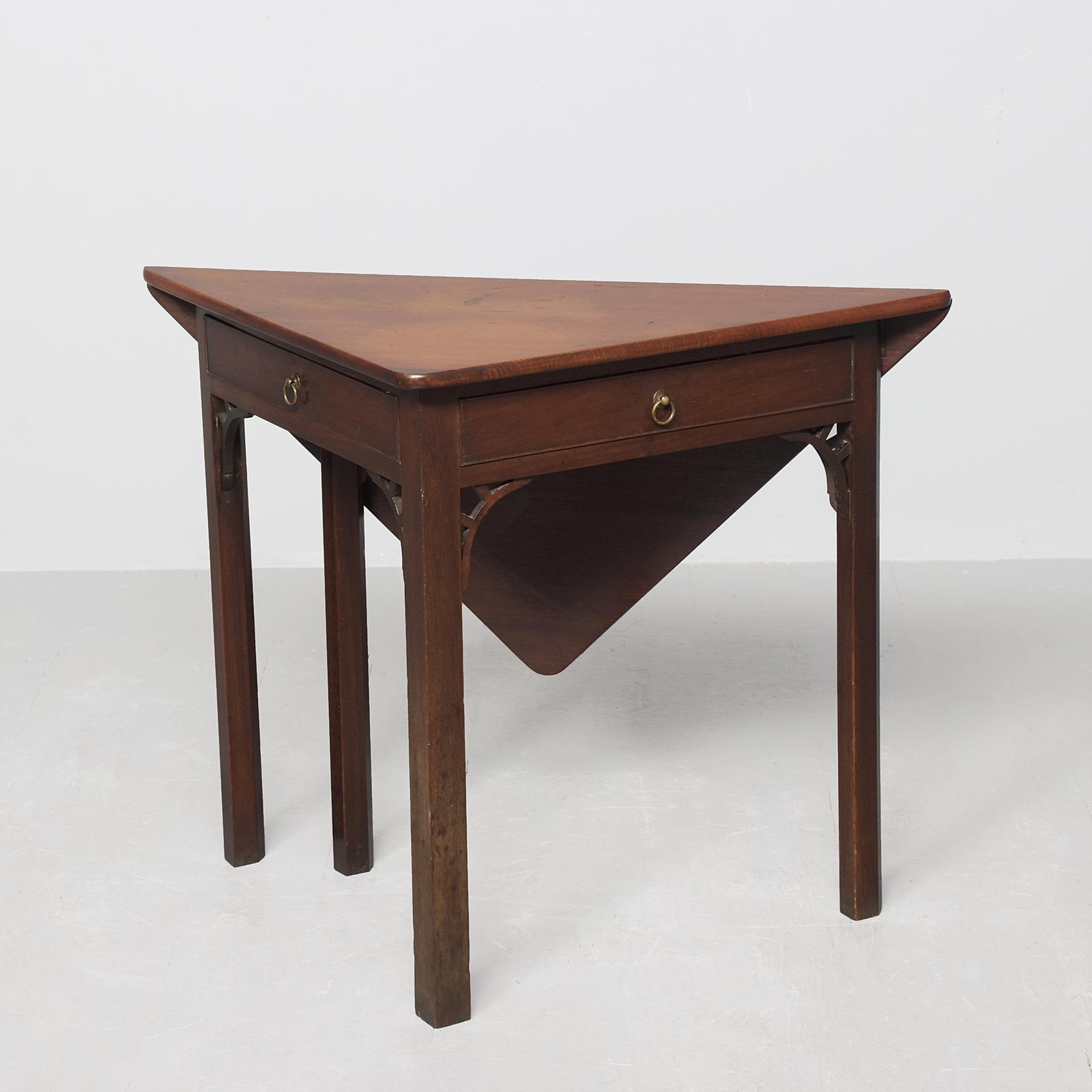 George II Mahogany Triangular Drop-leaf Table (1 of 10) George II Mahogany Triangular Drop-leaf Table (1 of 10)