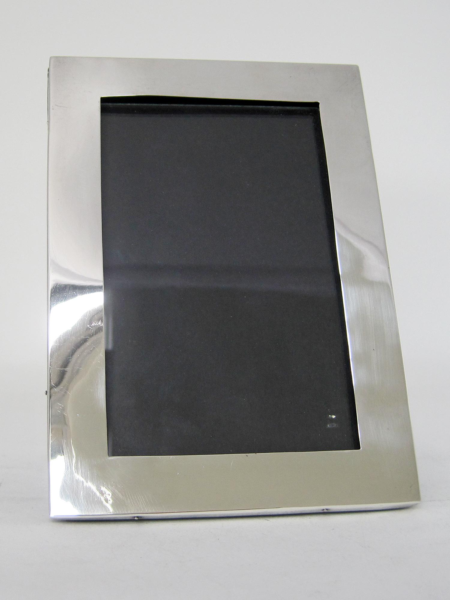 Smart Plain Mount Silver Photo Frame with Black Leather Back (1 of 4) Smart Plain Mount Silver Photo Frame with Black Leather Back (1 of 4)