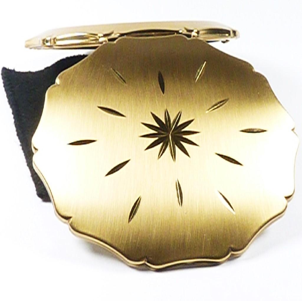 1950s Era Stratton Powder Compact (1 of 8) 1950s Era Stratton Powder Compact (1 of 8)
