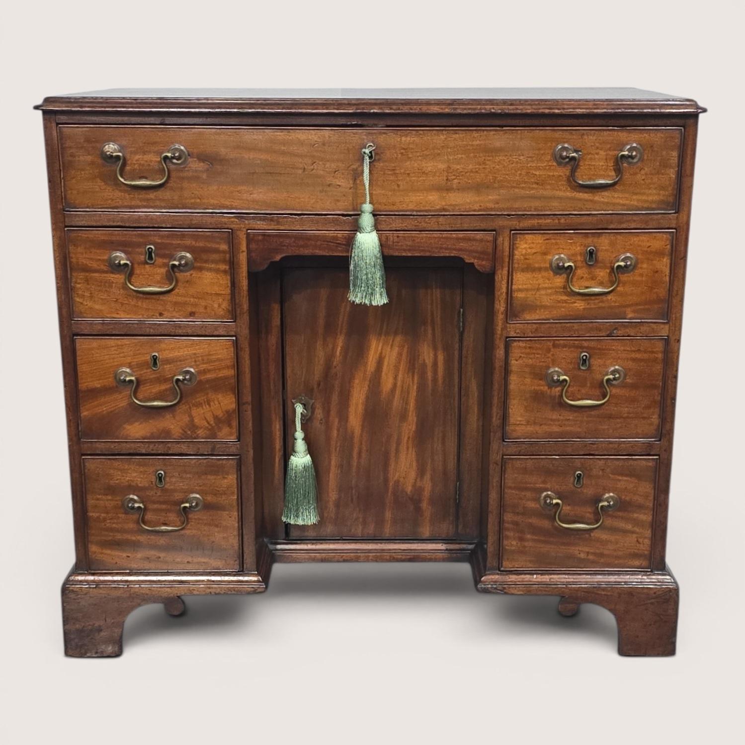 Superb Georgian Mahogany Desk (1 of 19) Superb Georgian Mahogany Desk (1 of 19)