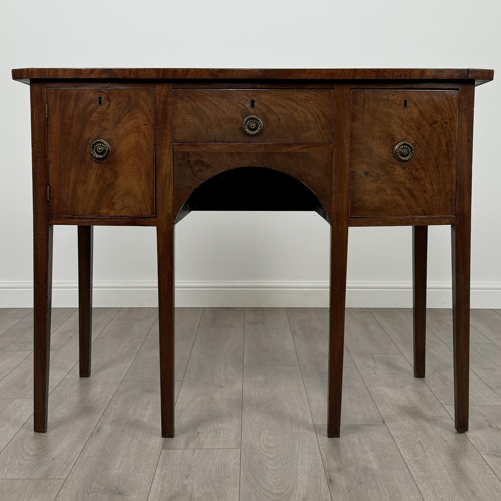 Antique 19th Century Bow Front Sideboard in Mahogany (1 of 13)