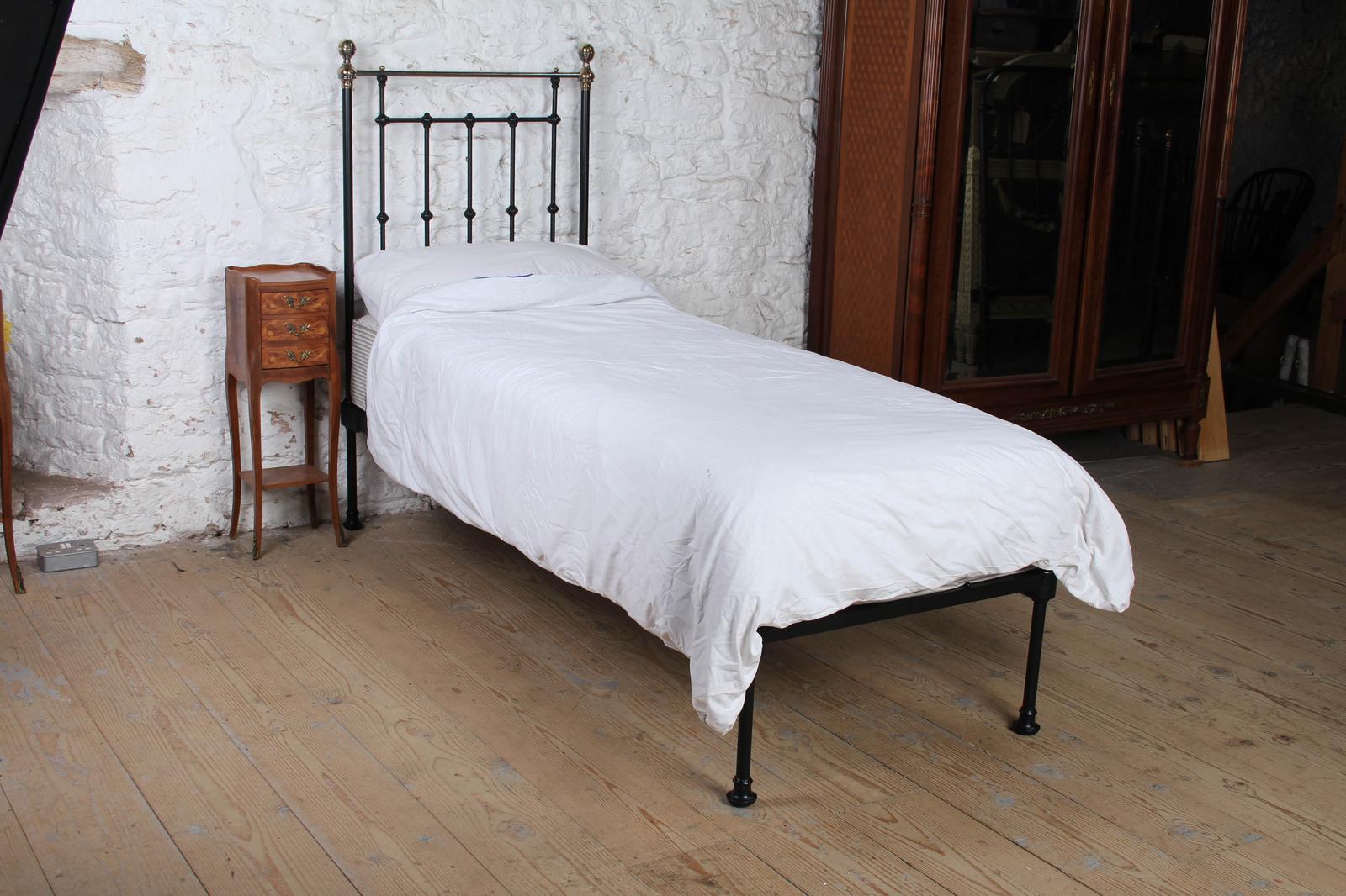 Hand Forged Cast-Iron Small Single (1 of 5)