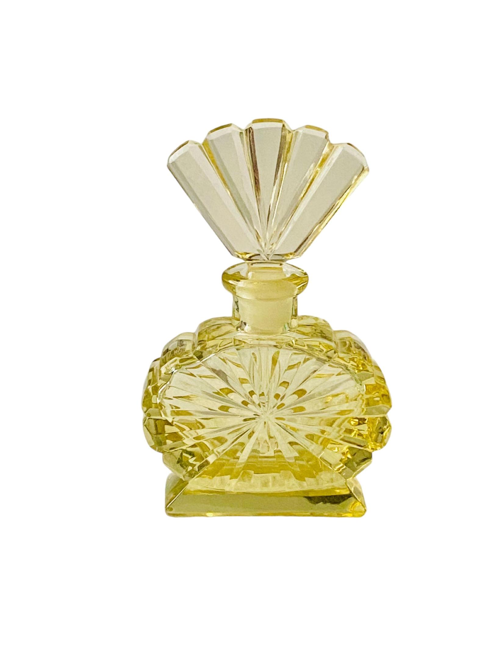 Art Deco Yellow Cut Glass Perfume Scent Bottle c.1930 (1 of 8) Art Deco Yellow Cut Glass Perfume Scent Bottle c.1930 (1 of 8)