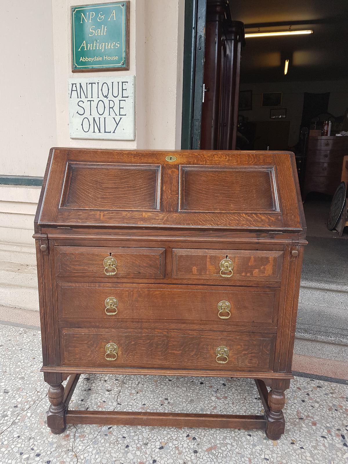 Oak Bureau c.1930 (1 of 4) Oak Bureau c.1930 (1 of 4)