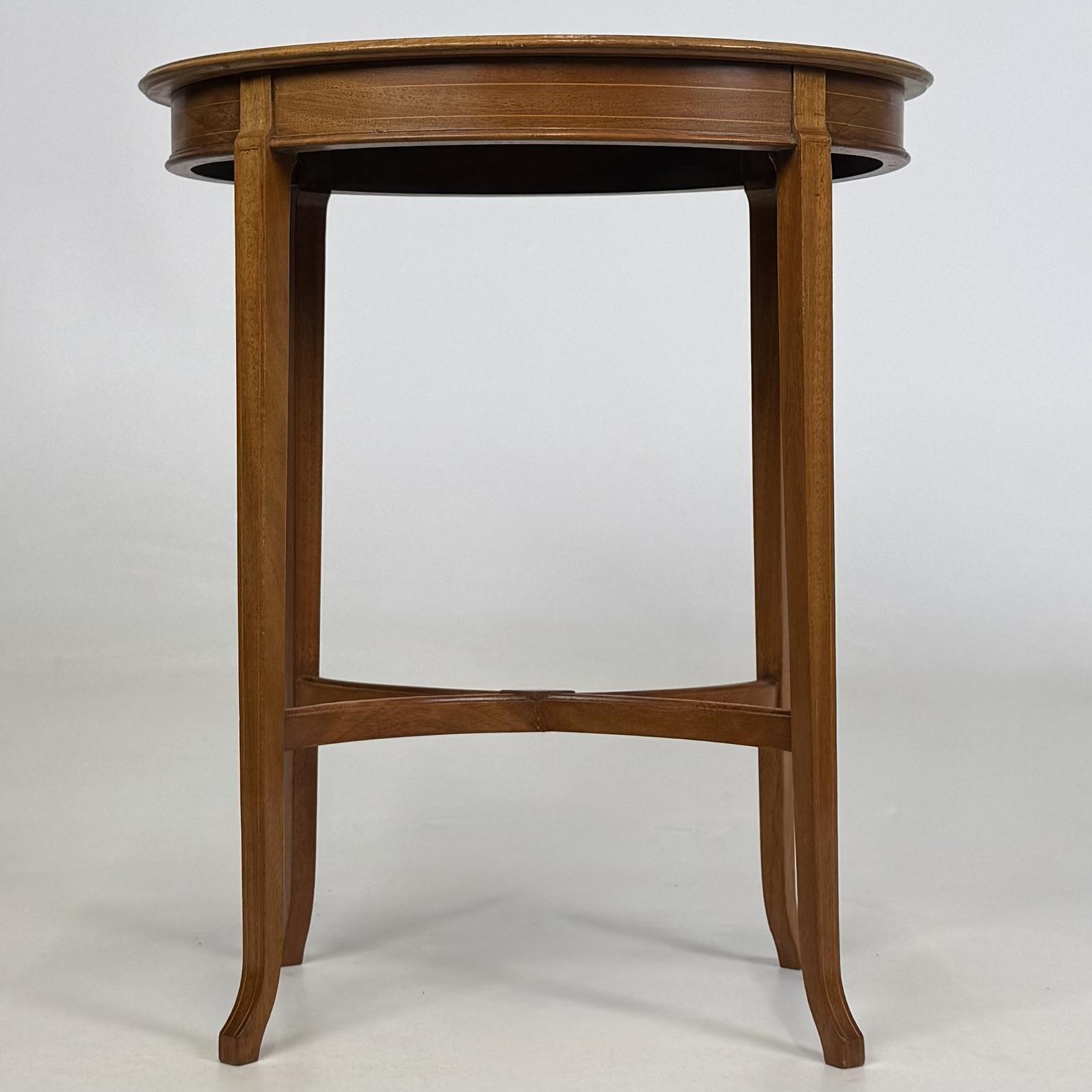 Antique 20th Century Oval Side Table in Mahogany (1 of 9) Antique 20th Century Oval Side Table in Mahogany (1 of 9)