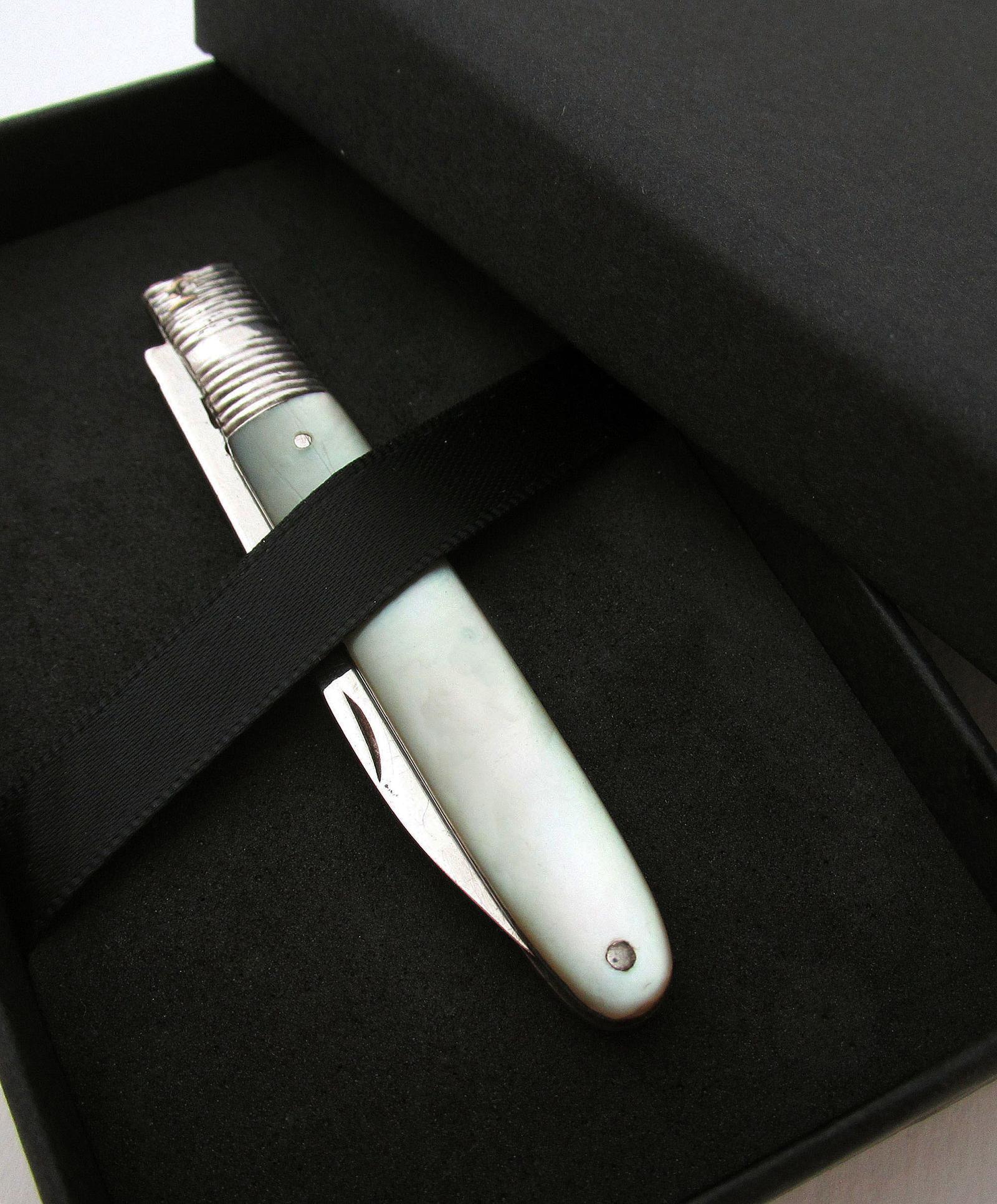 Early Antique George III Sterling Silver & Mother of Pearl Pocket Folding Fruit Knife - Sheffield c.1780 (1 of 6) Early Antique George III Sterling Silver & Mother of Pearl Pocket Folding Fruit Knife - Sheffield c.1780 (1 of 6)