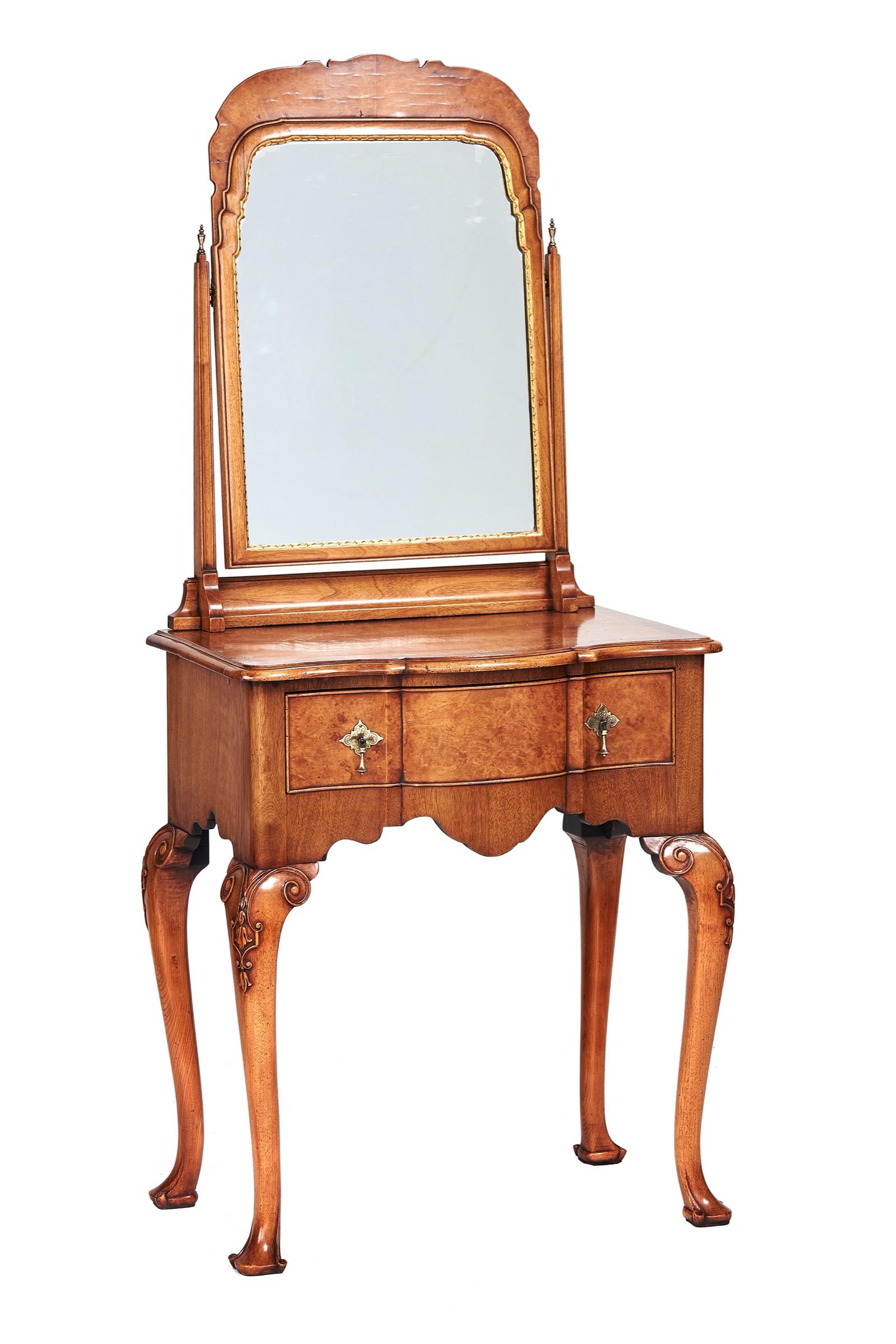Fine Walnut Dressing Table Queen Anne Revival c.1920 (1 of 7) Fine Walnut Dressing Table Queen Anne Revival c.1920 (1 of 7)