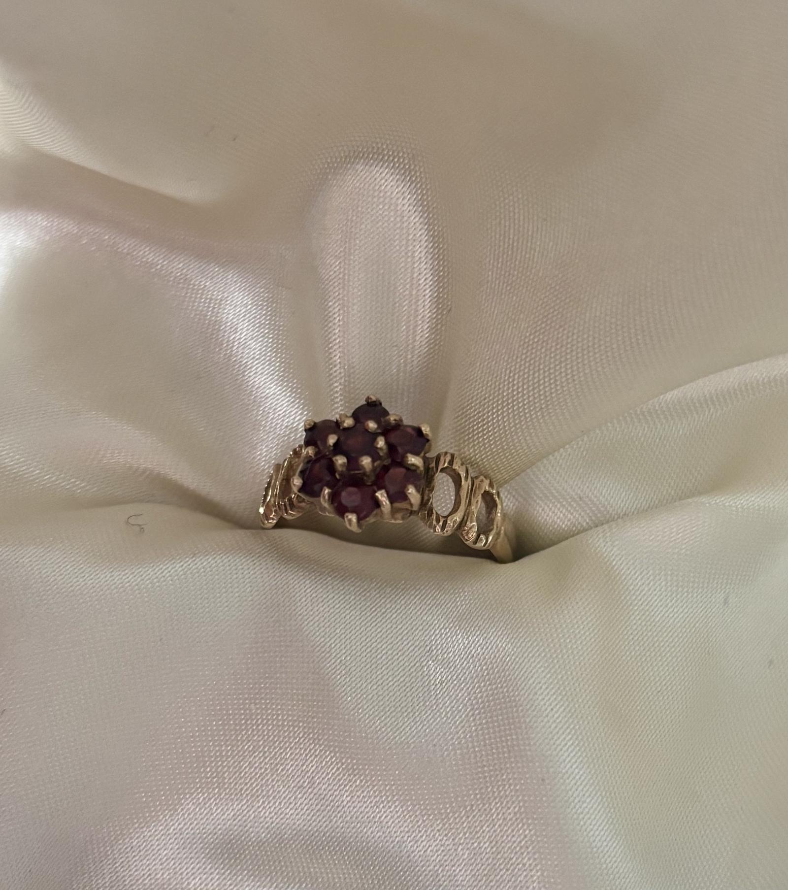Vintage Gold and Garnet Floral Ring (1 of 8) Vintage Gold and Garnet Floral Ring (1 of 8)