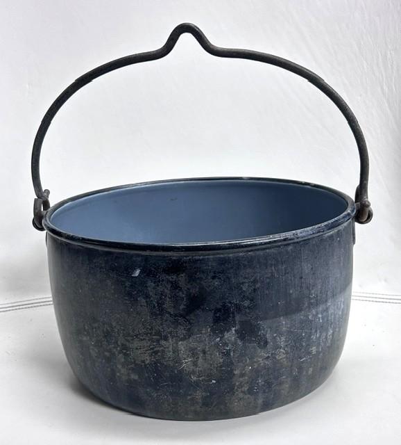 Original Vintage Cast Iron & Enamelled Swing Handled Romany Gypsy Cooking Cauldron (1 of 5) Original Vintage Cast Iron & Enamelled Swing Handled Romany Gypsy Cooking Cauldron (1 of 5)