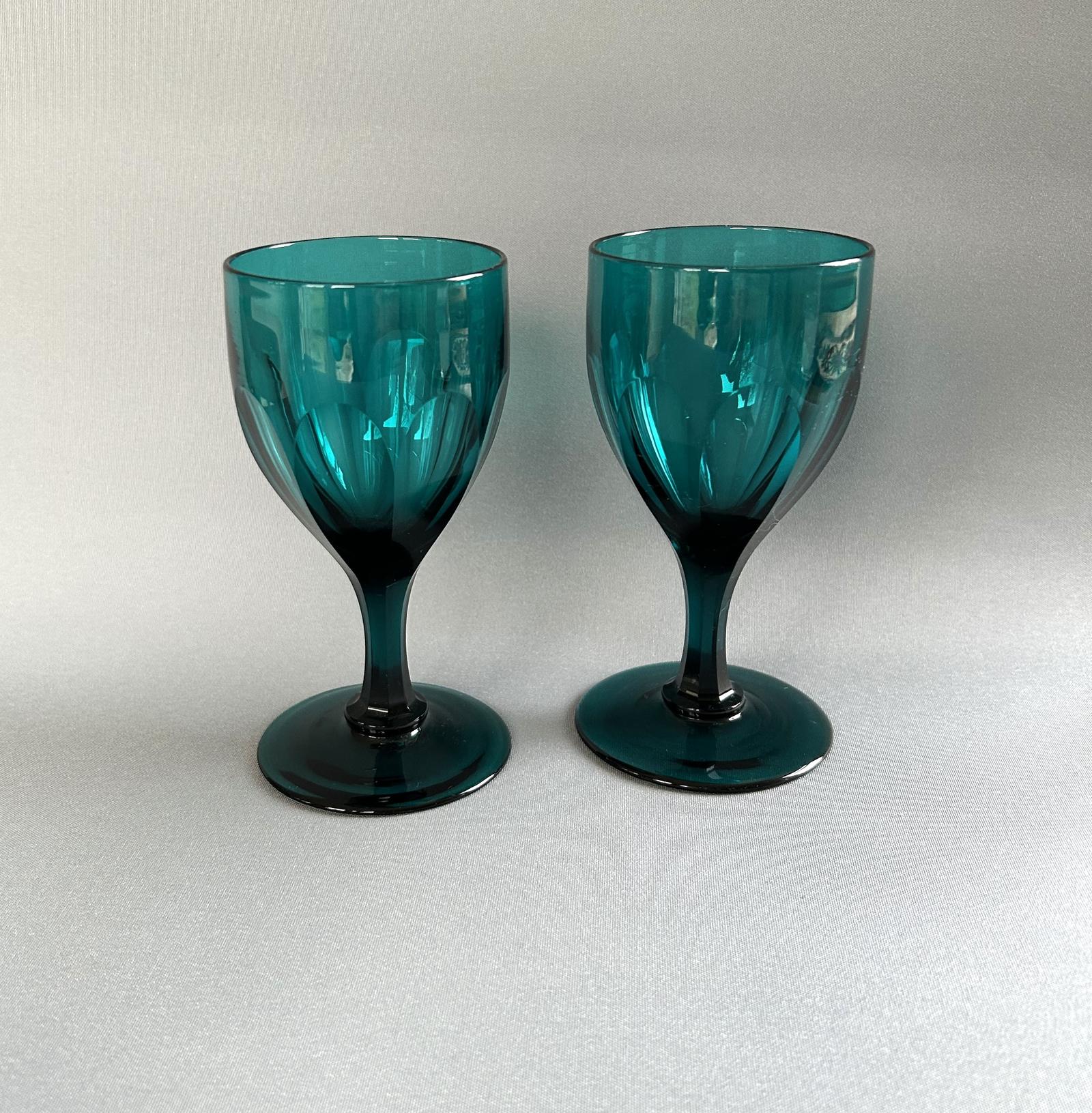 Stunning Pair of Victorian Green Wine Glasses (1 of 6)