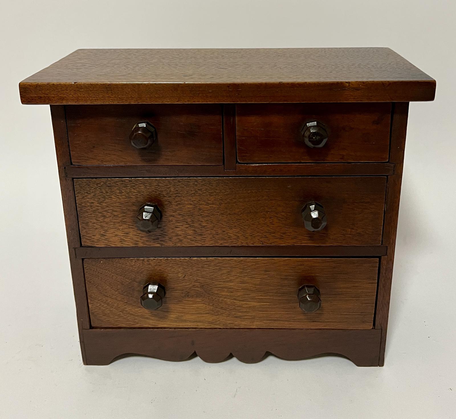 Antique Miniature Apprentice Chest of Drawers (1 of 15)