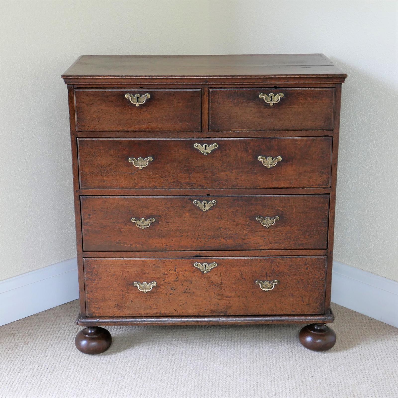 Queen Anne Oak Chest of Drawers c.1710 (1 of 7)