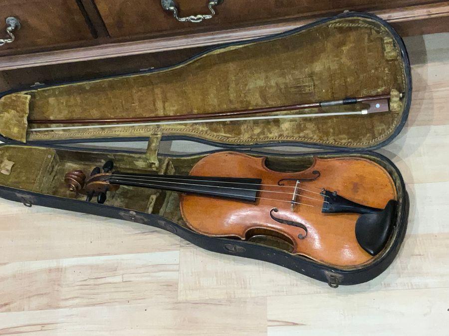 The Nicolaus Amatus Cremonen Hieronymi Fil AC Antonij Nepos Fecit 1679 (1 of 15)