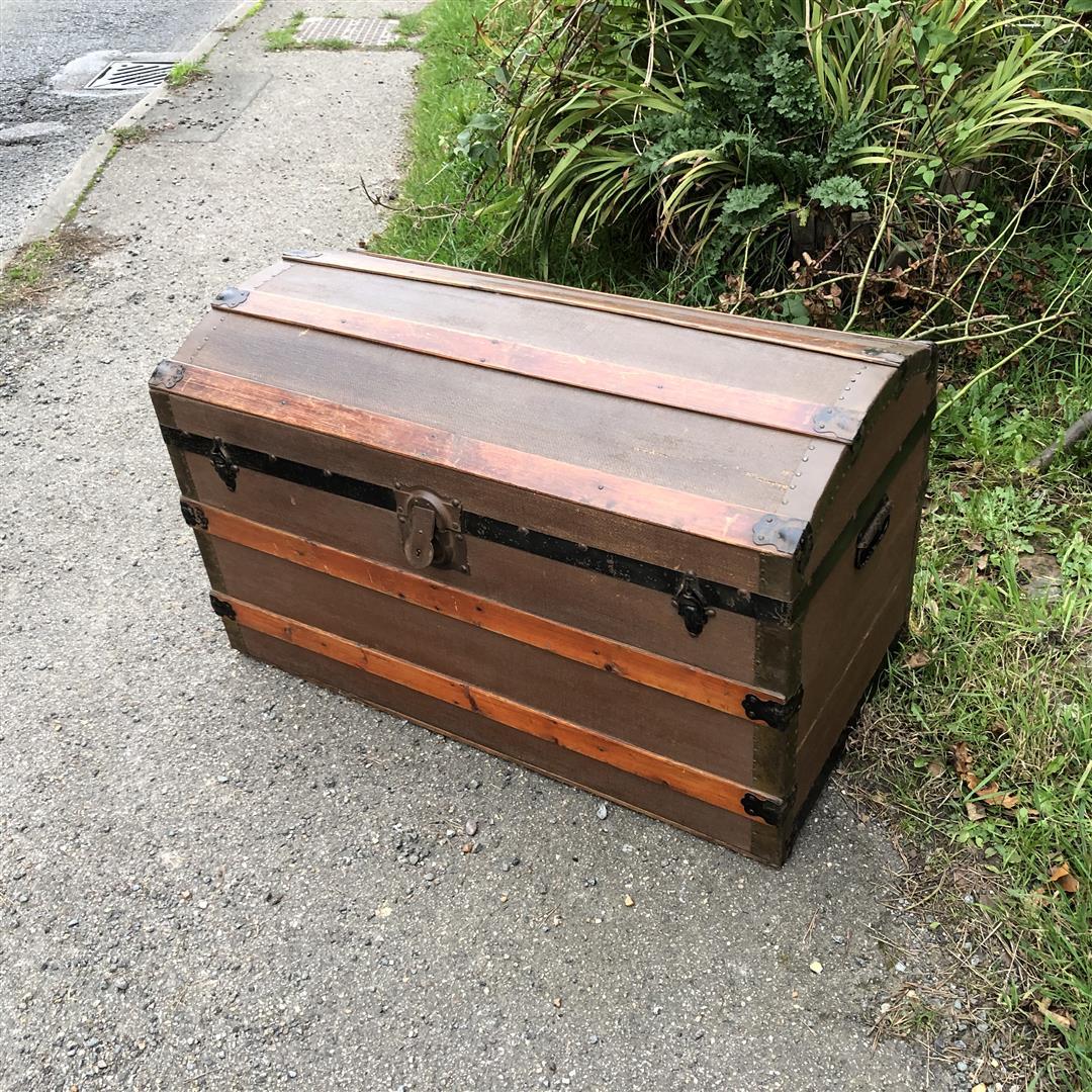 Antique Arch Top Travel Trunk 1920s (1 of 13)