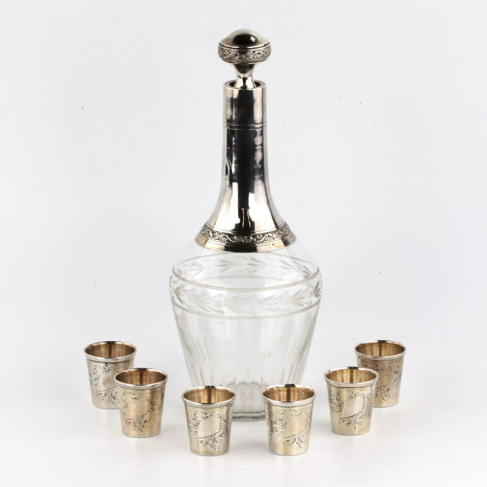 A set of glasses with a carafe (1 of 6)