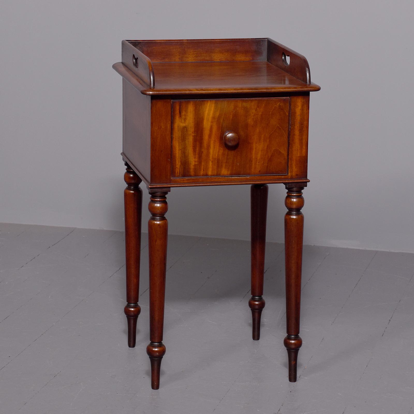 Substantial William 4th Quality Mahogany Bedside Locker (1 of 6)