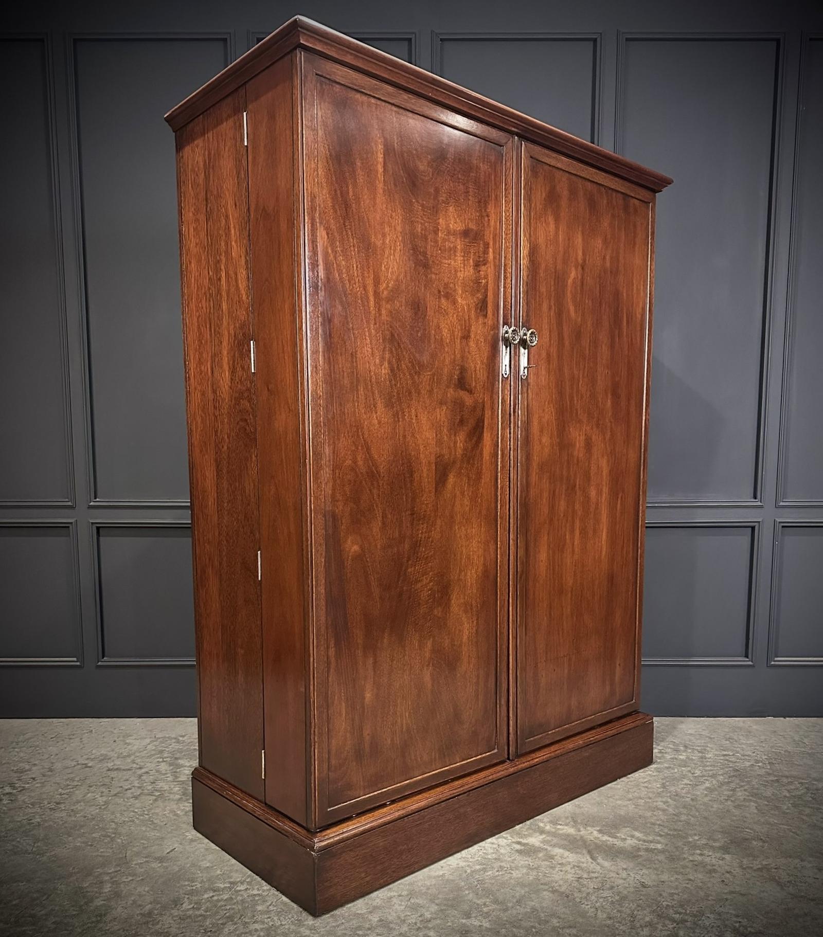 Mahogany Compactum Wardrobe (1 of 15) Mahogany Compactum Wardrobe (1 of 15)
