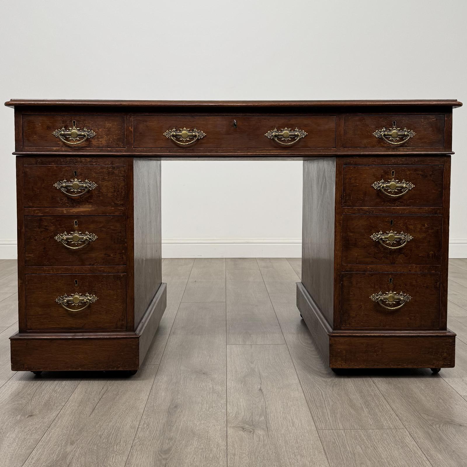 Antique 19th Century Fine Quality Pedestal Desk in Oak (1 of 11)