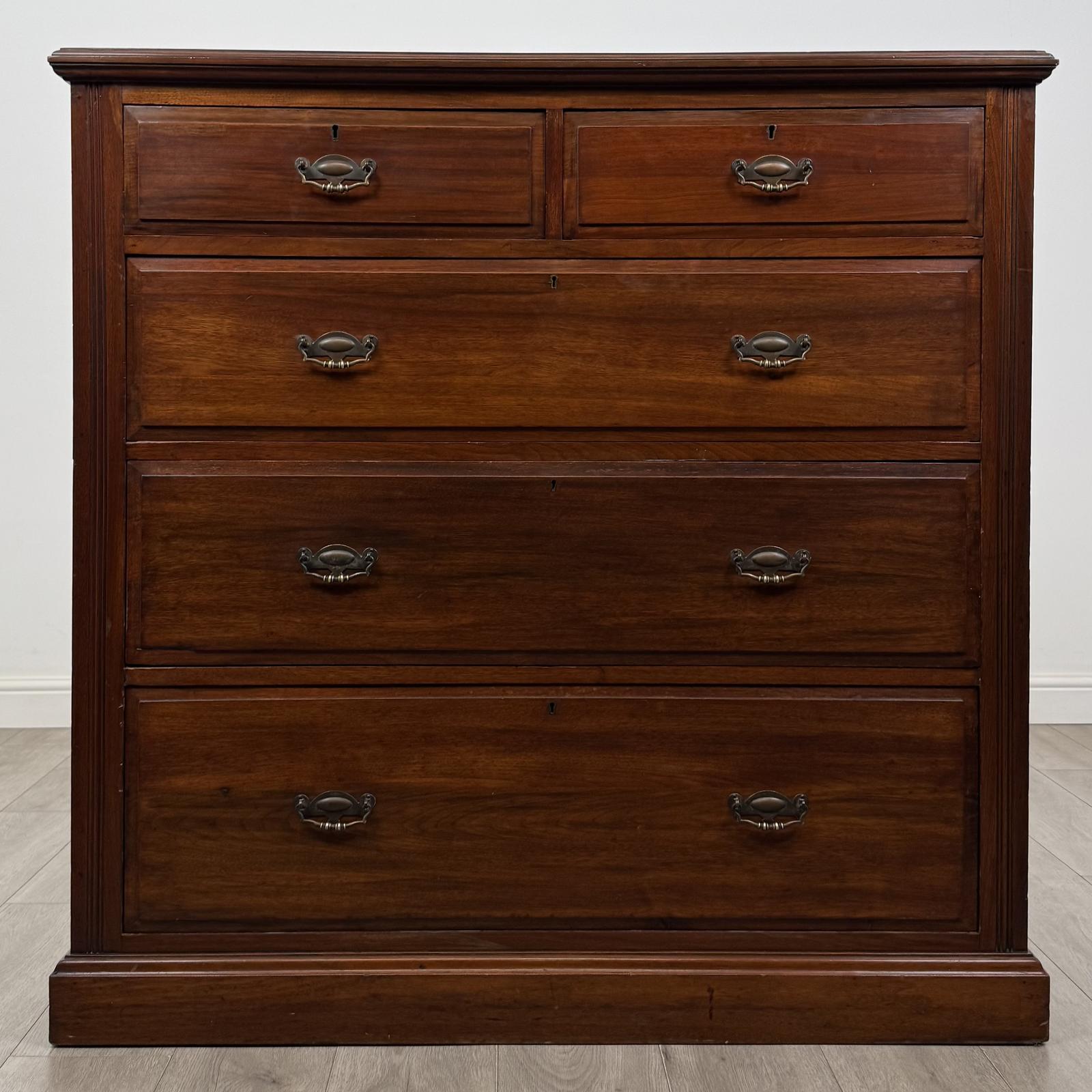 Antique 20th Century Edwardian Chest of Drawers in Walnut (1 of 11) Antique 20th Century Edwardian Chest of Drawers in Walnut (1 of 11)