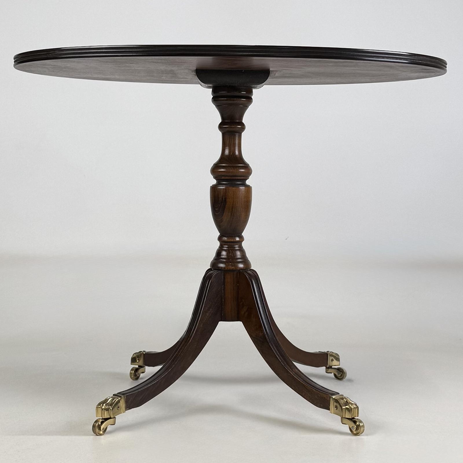 Antique 20th Century Small Oval Side Table In Burr Oak (1 of 10) Antique 20th Century Small Oval Side Table In Burr Oak (1 of 10)
