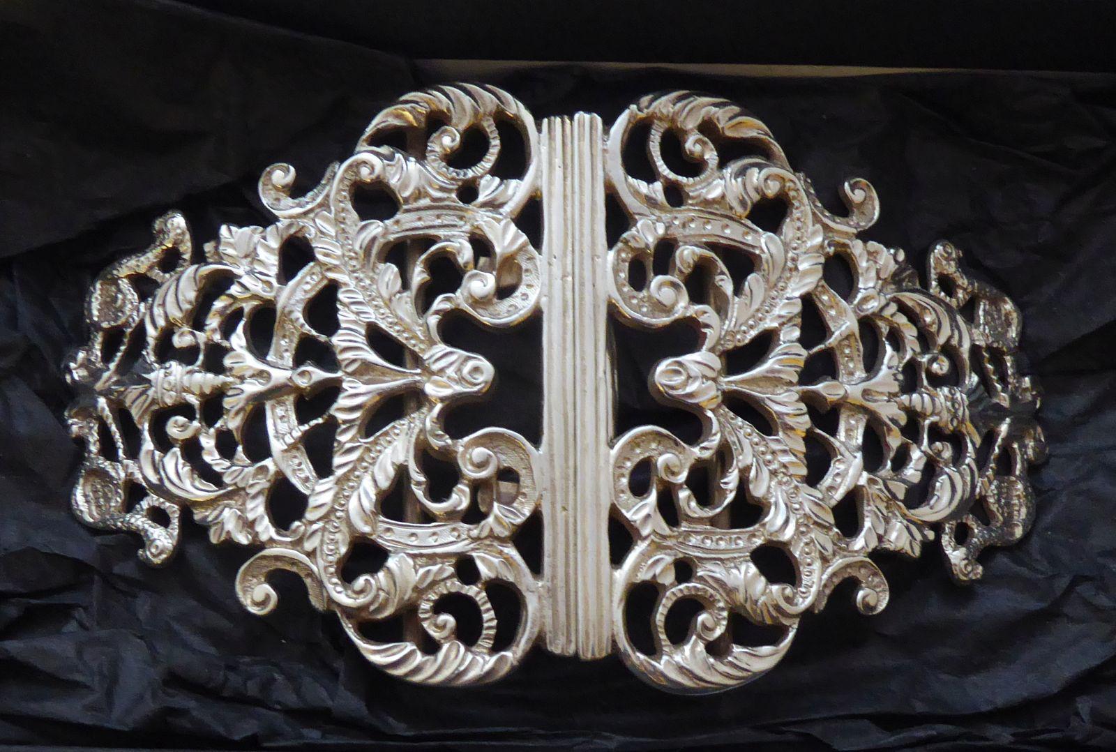 Goldsmiths & Silversmiths Solid Silver Nurses Belt Buckle (1 of 11) Goldsmiths & Silversmiths Solid Silver Nurses Belt Buckle (1 of 11)