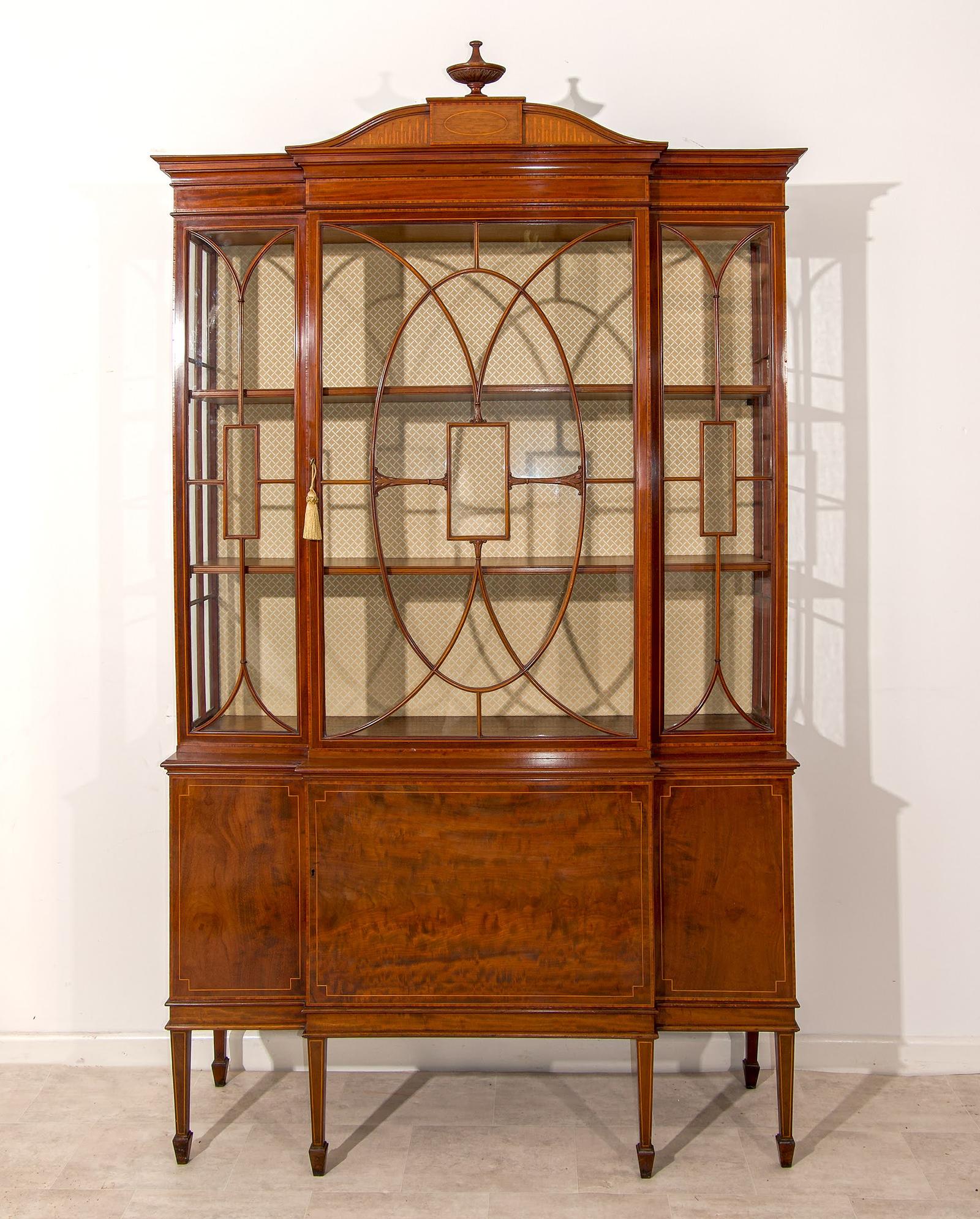 Superb Sheraton-style Mahogany Display Cabinet with Astragal Glazed Doors & Satinwood Inlay - Early 20th Century (1 of 7)