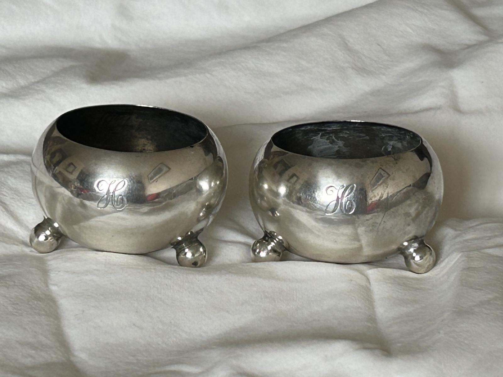 Pair of Silver Cauldron Shaped Salts Atkin Bros Sheffield 1905 (1 of 7) Pair of Silver Cauldron Shaped Salts Atkin Bros Sheffield 1905 (1 of 7)