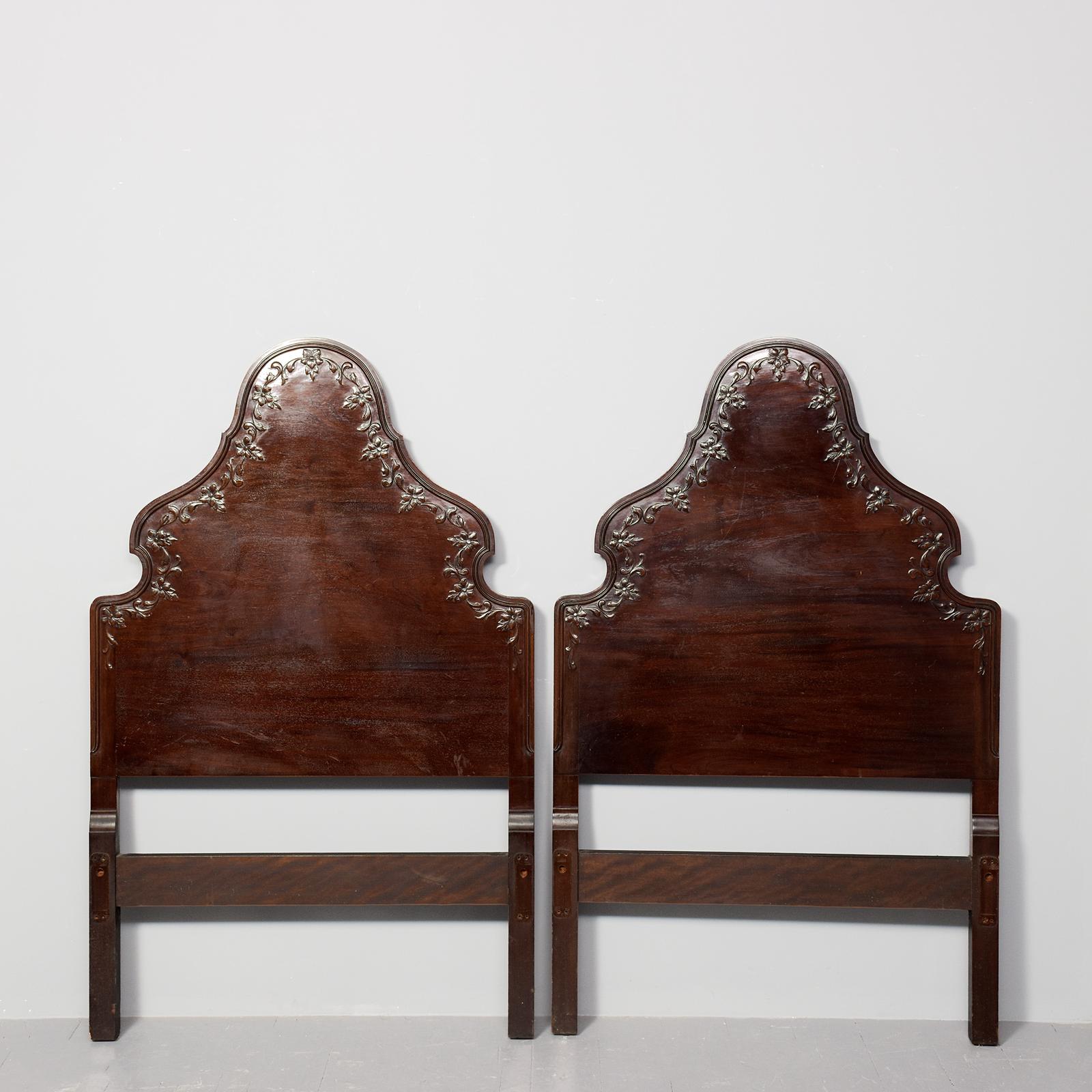 Magnificent Pair of Carved Mahogany Single Bed Headboards by Famous Cabinetmakers Wylie & Lochhead of Glasgow (1 of 7) Magnificent Pair of Carved Mahogany Single Bed Headboards by Famous Cabinetmakers Wylie & Lochhead of Glasgow (1 of 7)