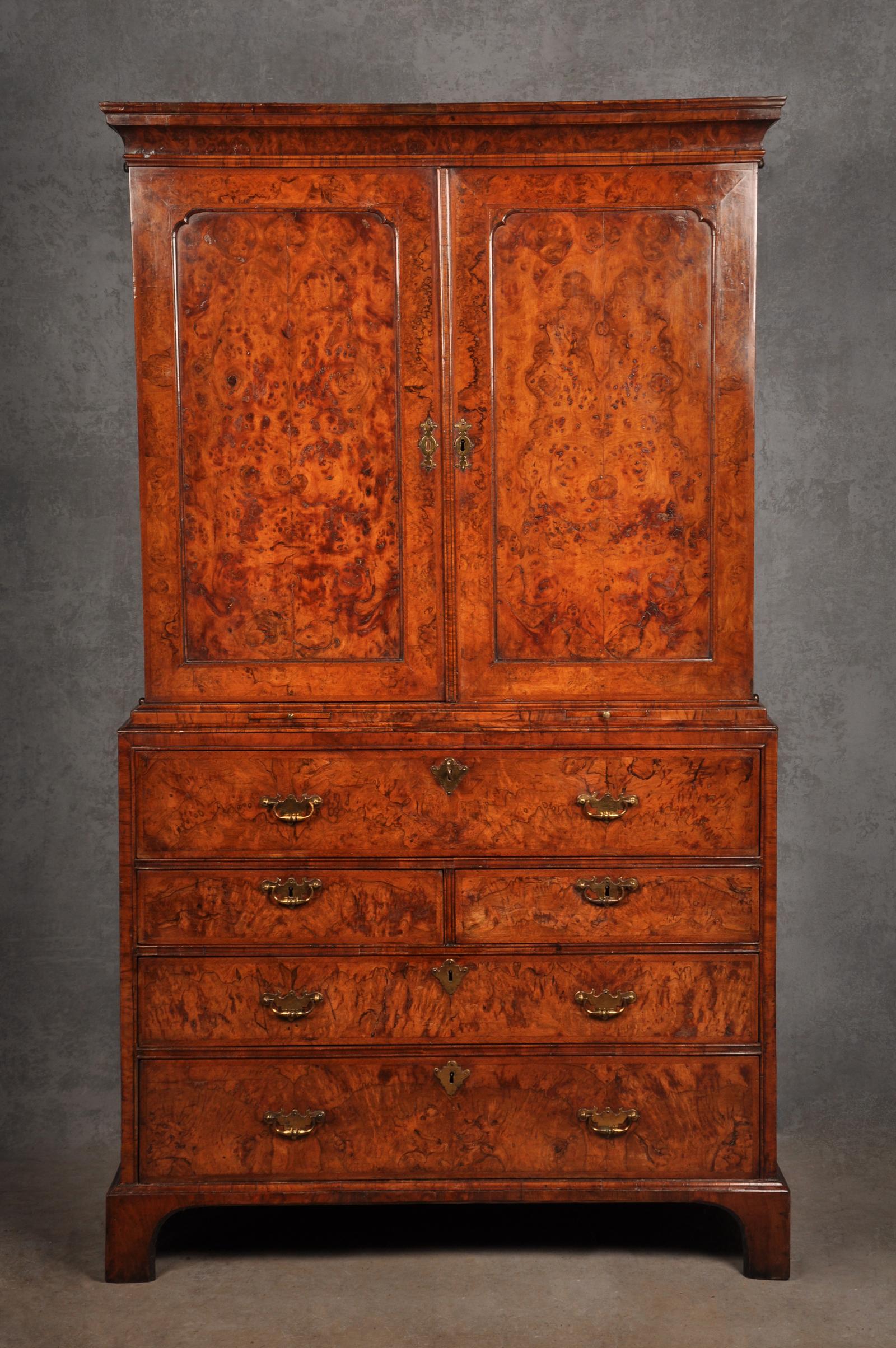 Fine Early 18th Century Walnut Secretaire Cabinet (1 of 33)
