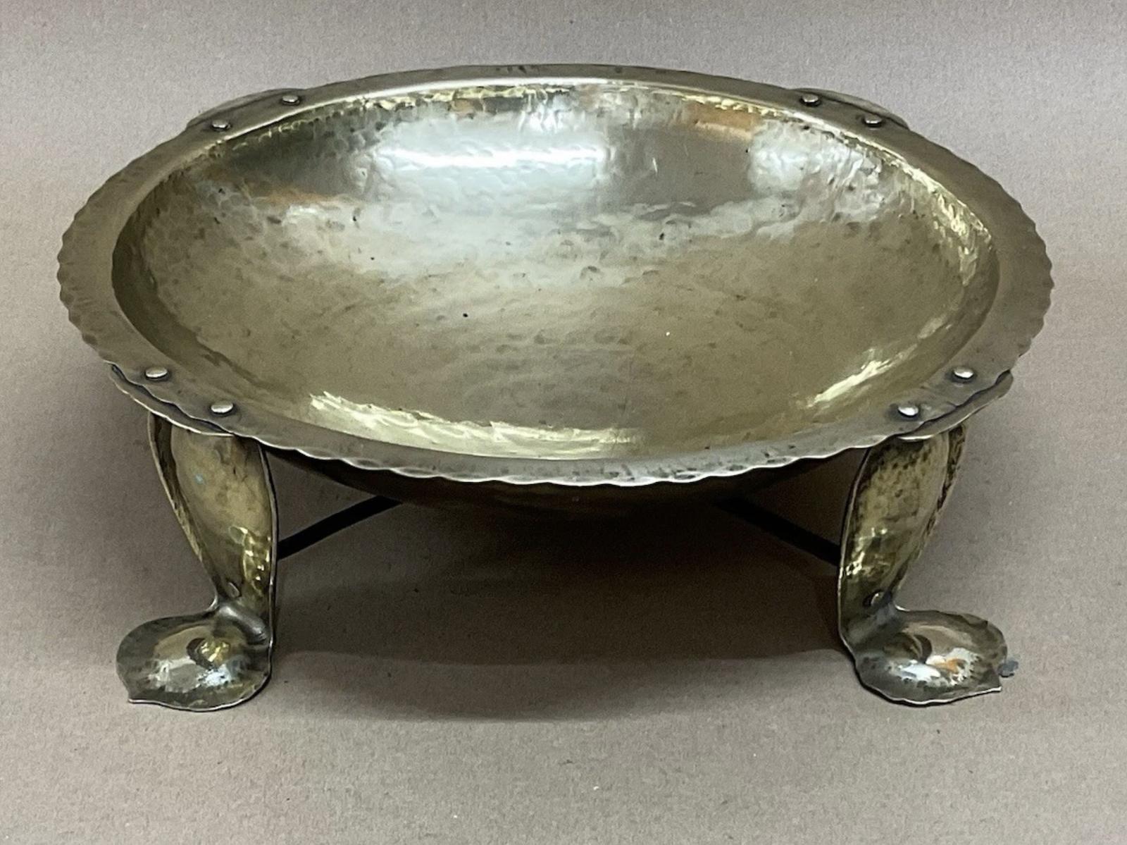 Arts and Crafts Hammered Brass Dish/fruit Bowl On Stylish Feet Antique Victorian C1890 (1 of 6) Arts and Crafts Hammered Brass Dish/fruit Bowl On Stylish Feet Antique Victorian C1890 (1 of 6)