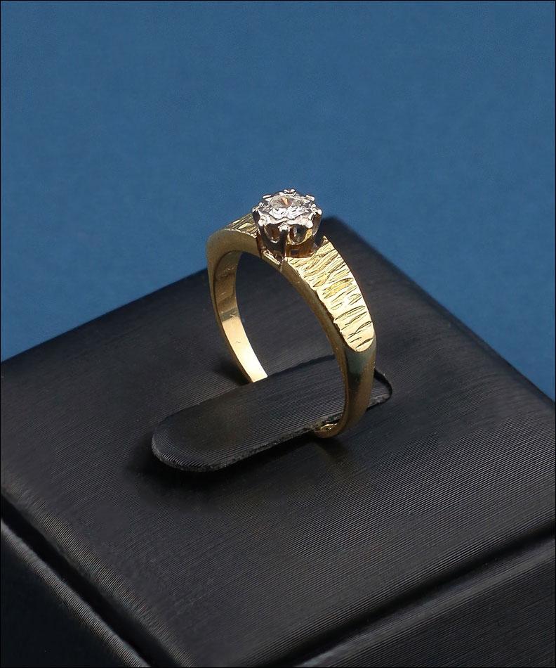 Vintage Solitaire 18K Gold Ring with Natural 3.5 mm Diamond (1 of 8)