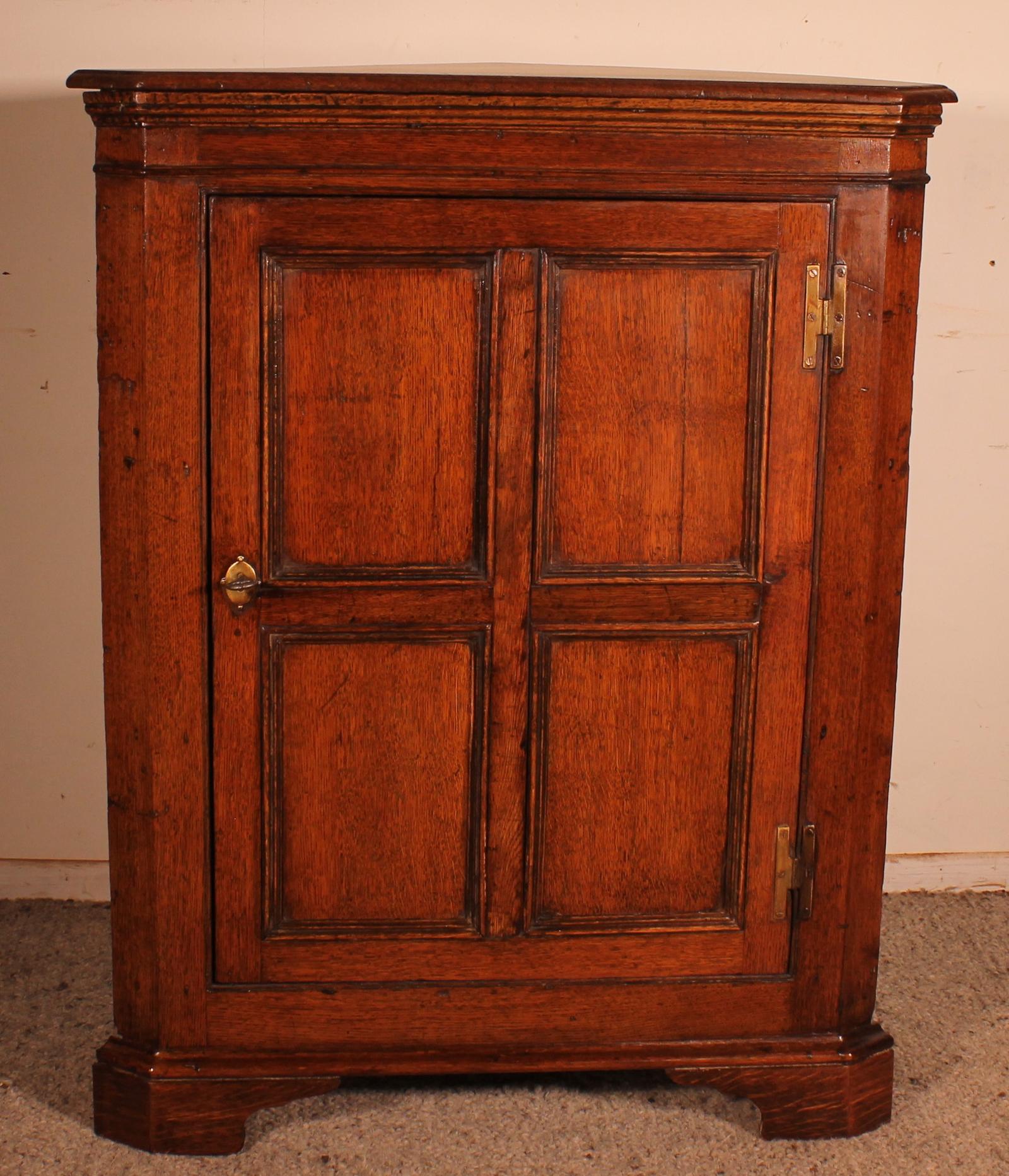 Oak Corner Cupboard c.1800 (1 of 9)