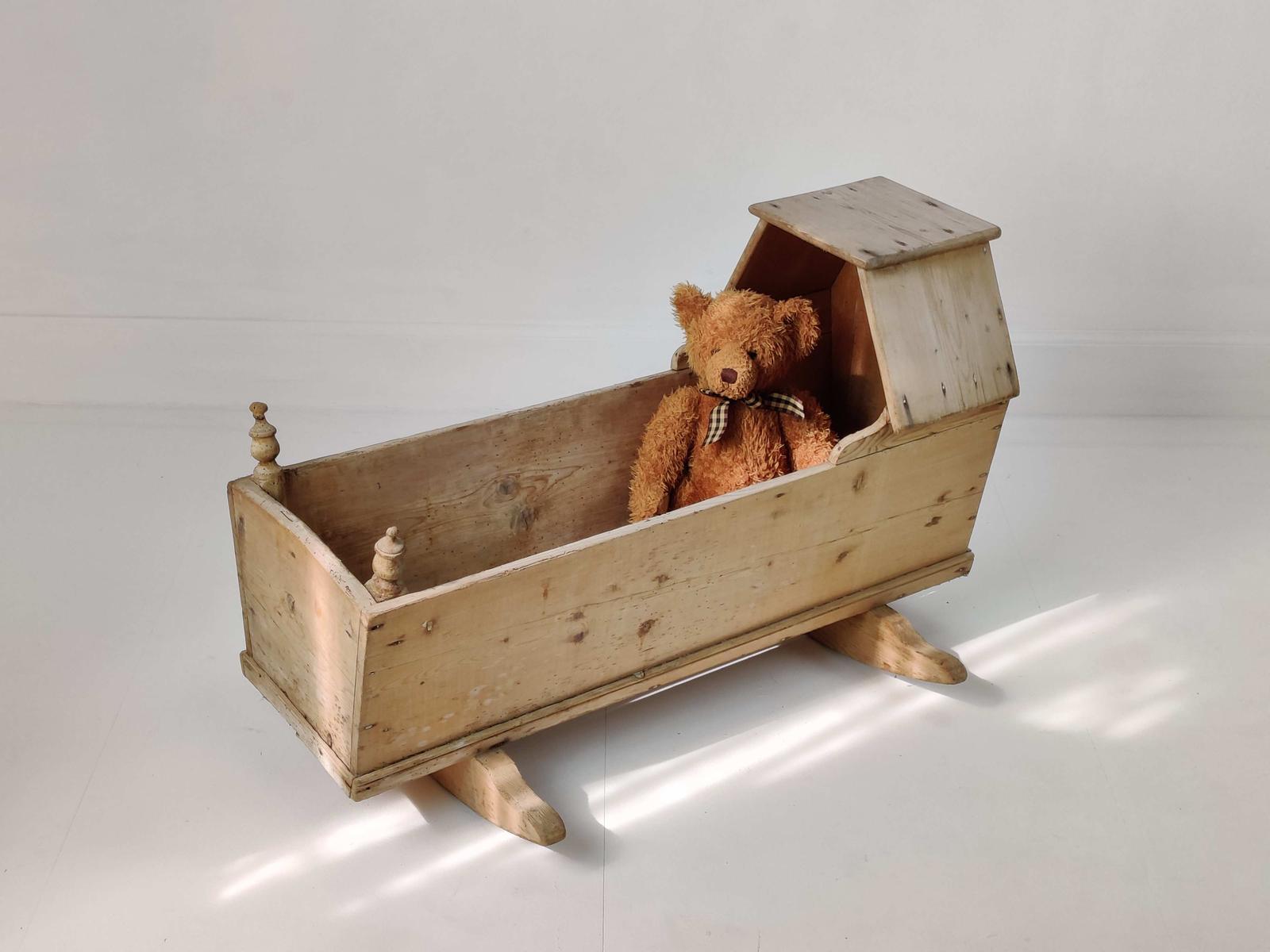 Pine Cradle / Crib (1 of 7)