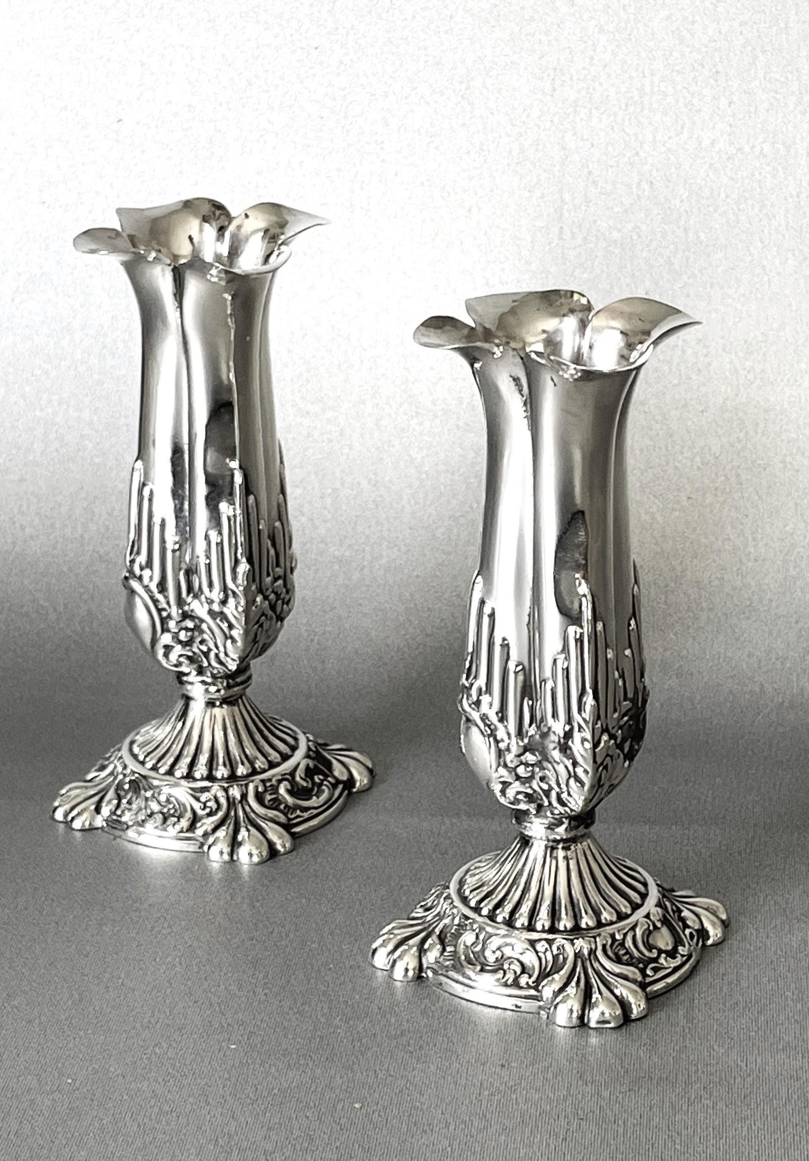 Lovely Pair of Late Victorian Silver Posy Vases (1 of 7) Lovely Pair of Late Victorian Silver Posy Vases (1 of 7)