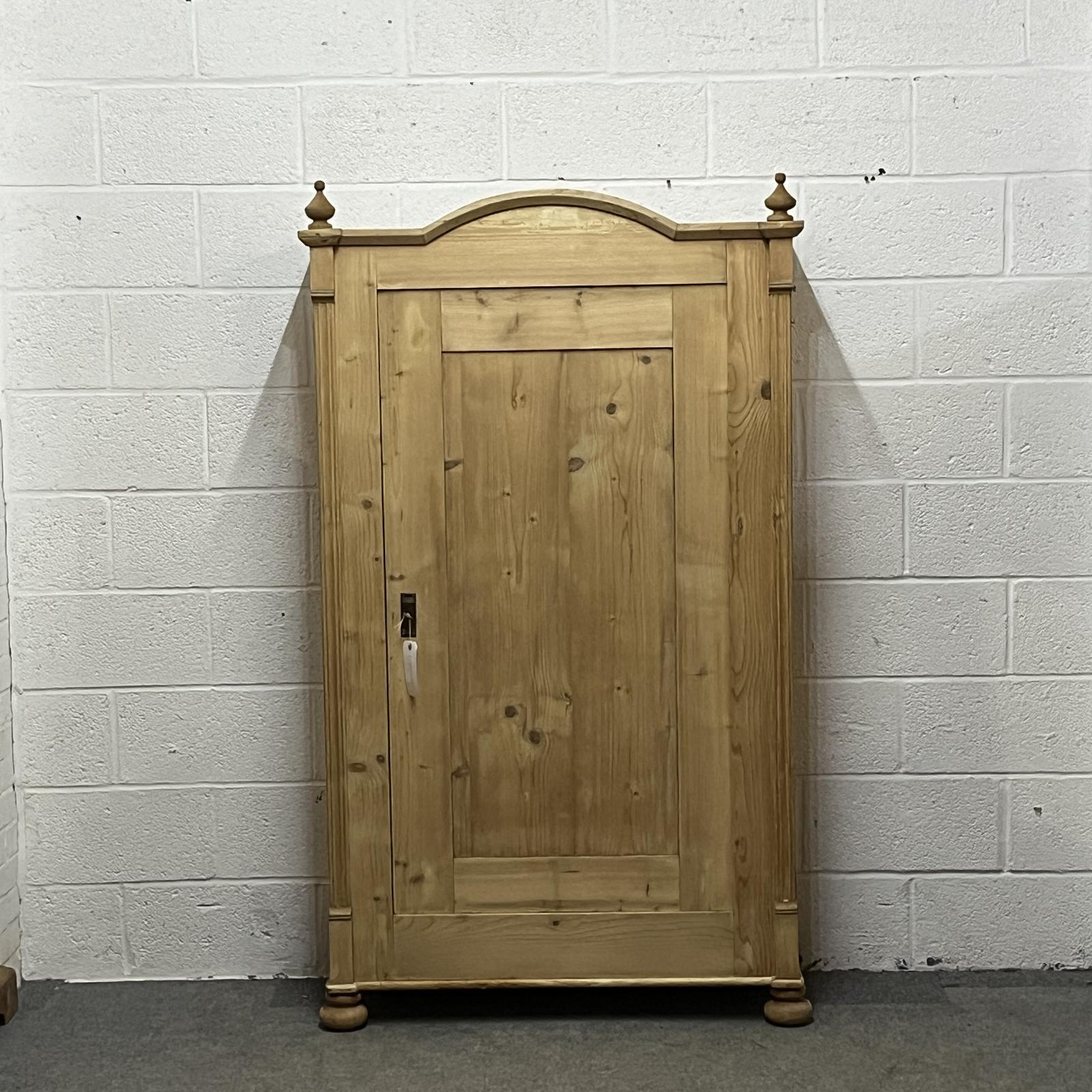Large Arched Top Pine Shelved Cupboard (1 of 8) Large Arched Top Pine Shelved Cupboard (1 of 8)