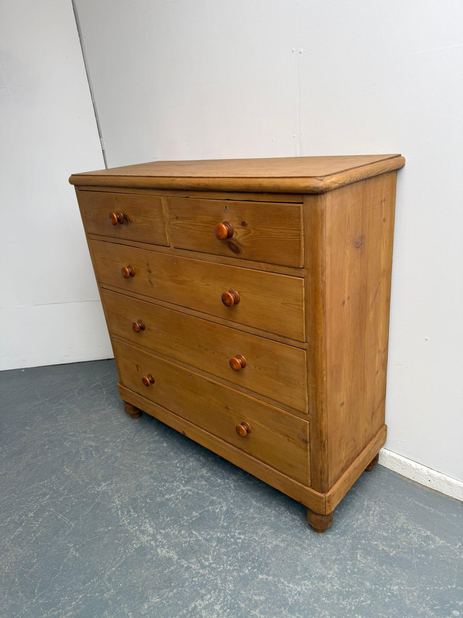 A Very Large Classic English Antique / Old Pine 5 Drawer Waxed Chest of Drawers (1 of 11) A Very Large Classic English Antique / Old Pine 5 Drawer Waxed Chest of Drawers (1 of 11)