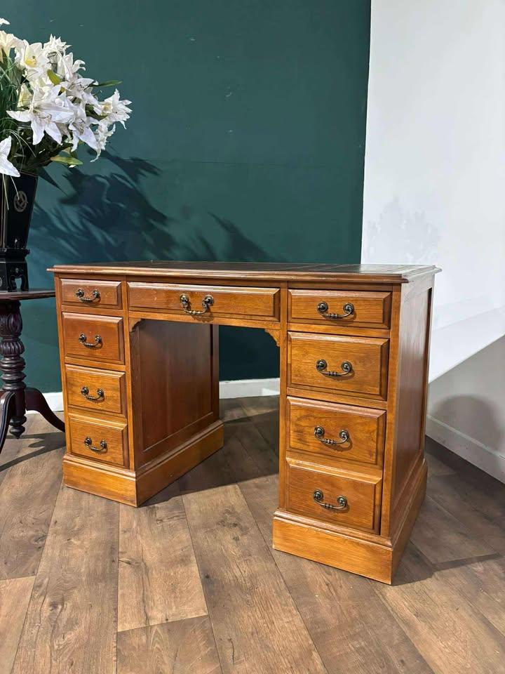 Reproduction Oak Twin Pedestal Desk (1 of 16) Reproduction Oak Twin Pedestal Desk (1 of 16)