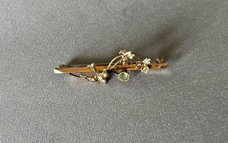 Victorian 9ct Gold Swallow Brooch (1 of 8)