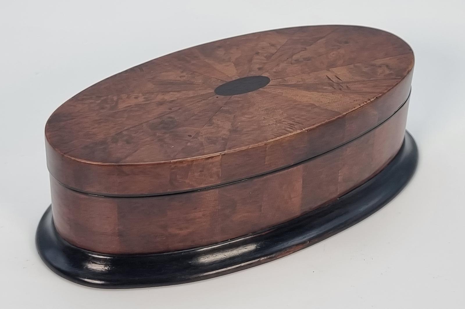 Antique Oval Box Veneered in Segments of Burr Walnut c.1910 (1 of 10)