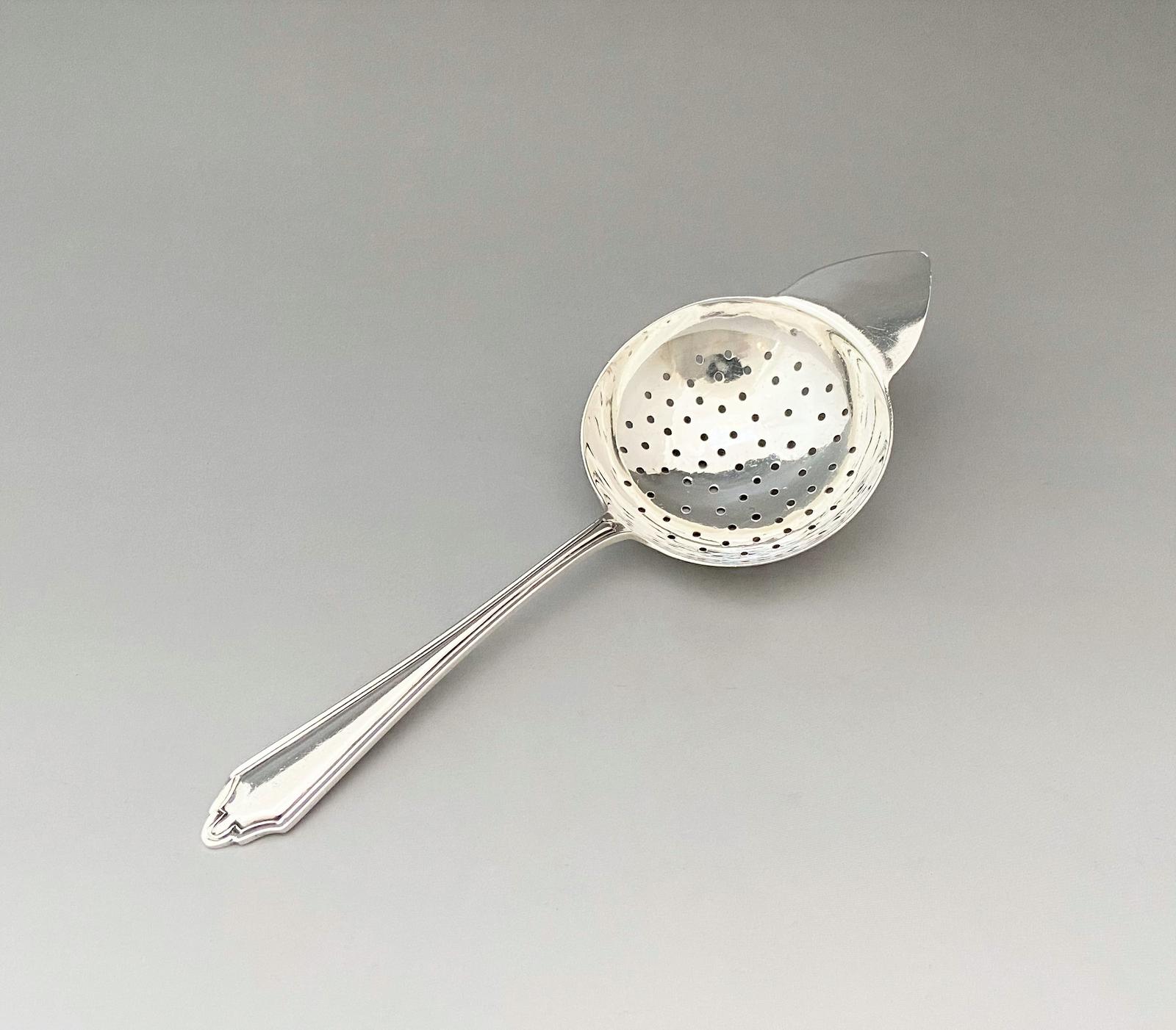 Stylish George V Silver Tea Strainer (1 of 5) Stylish George V Silver Tea Strainer (1 of 5)