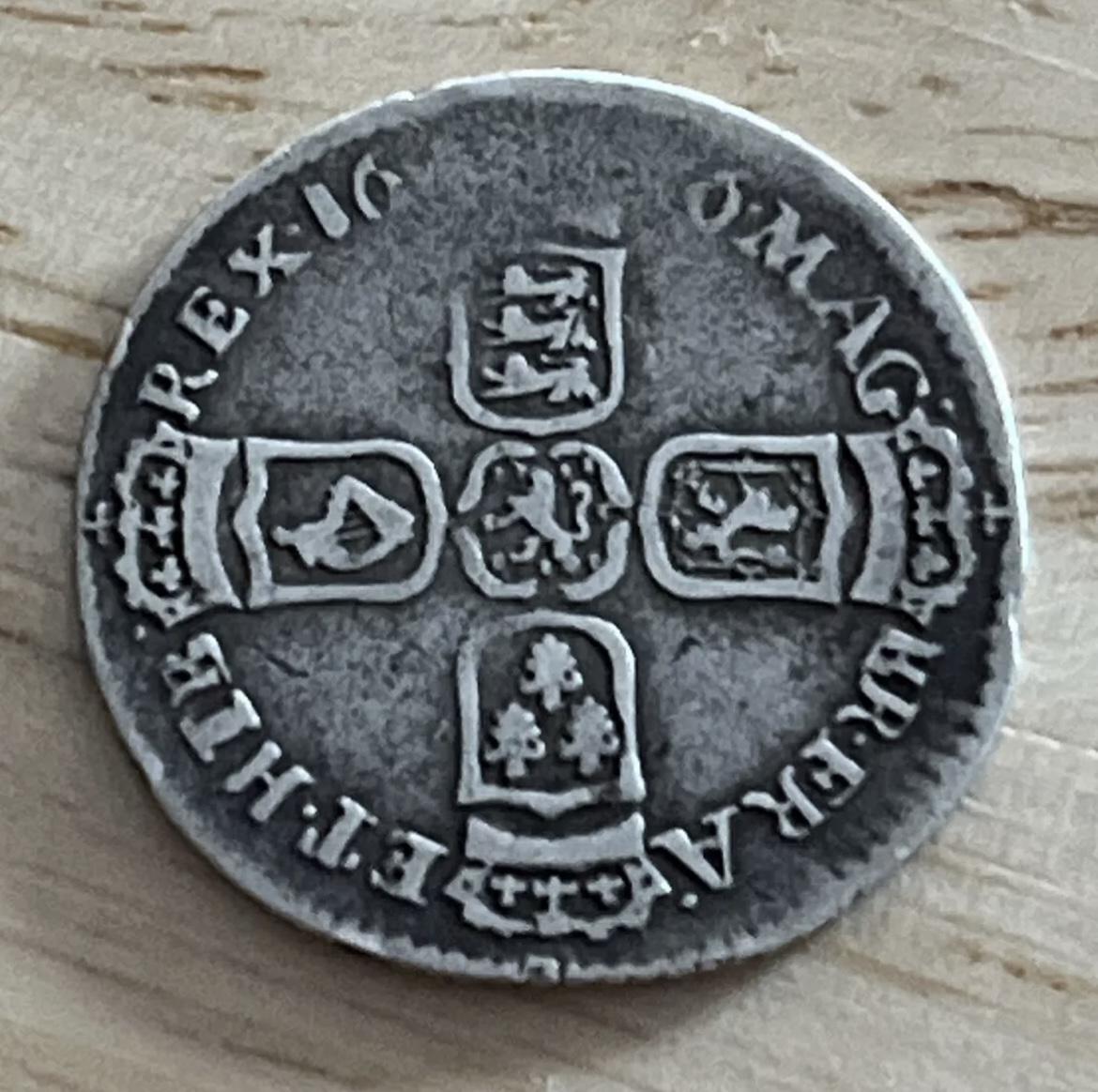 William III - 1696 Silver Sixpence (1 of 9)